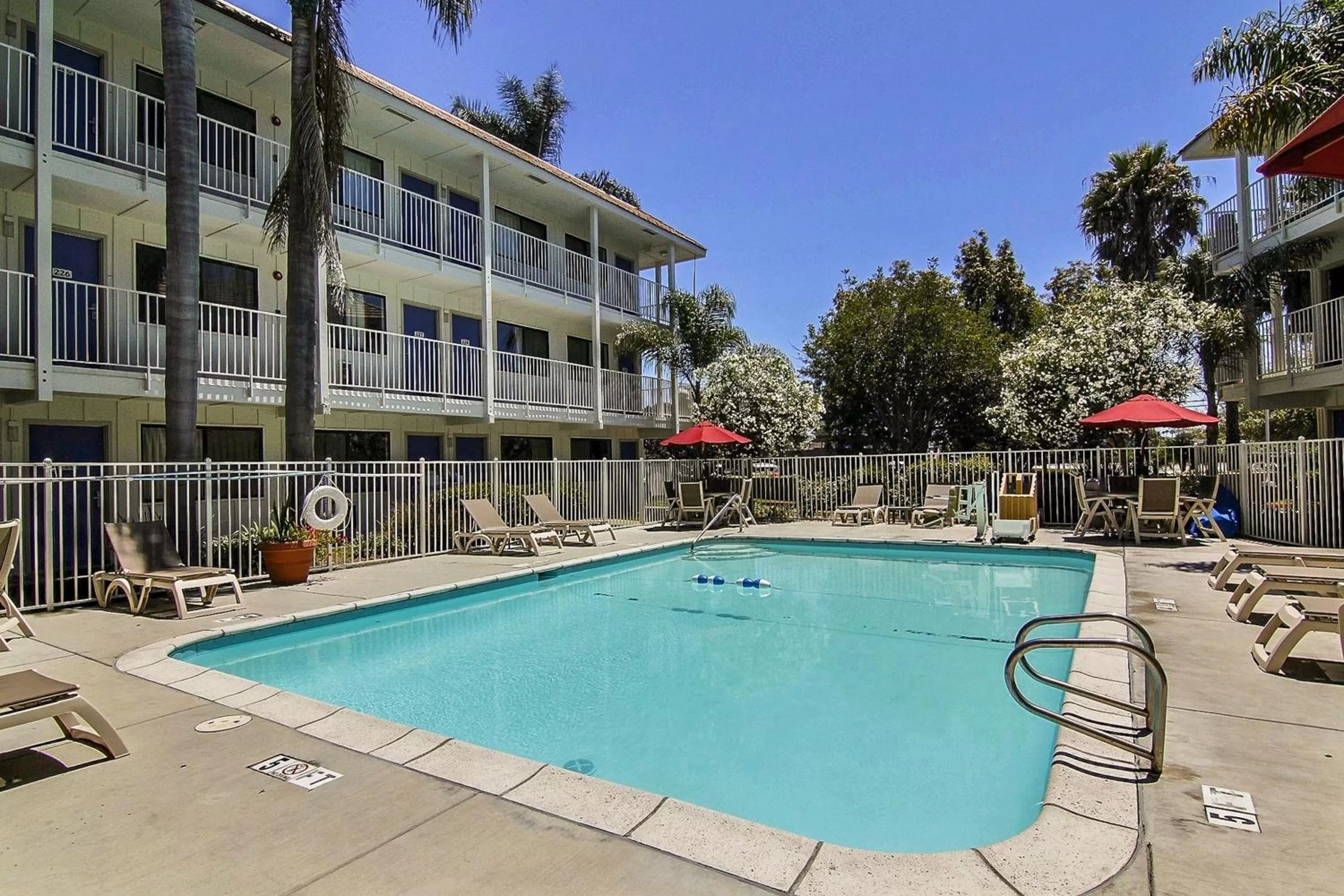 Swimming pool in Motel 6-Carpinteria, CA - Santa Barbara - North