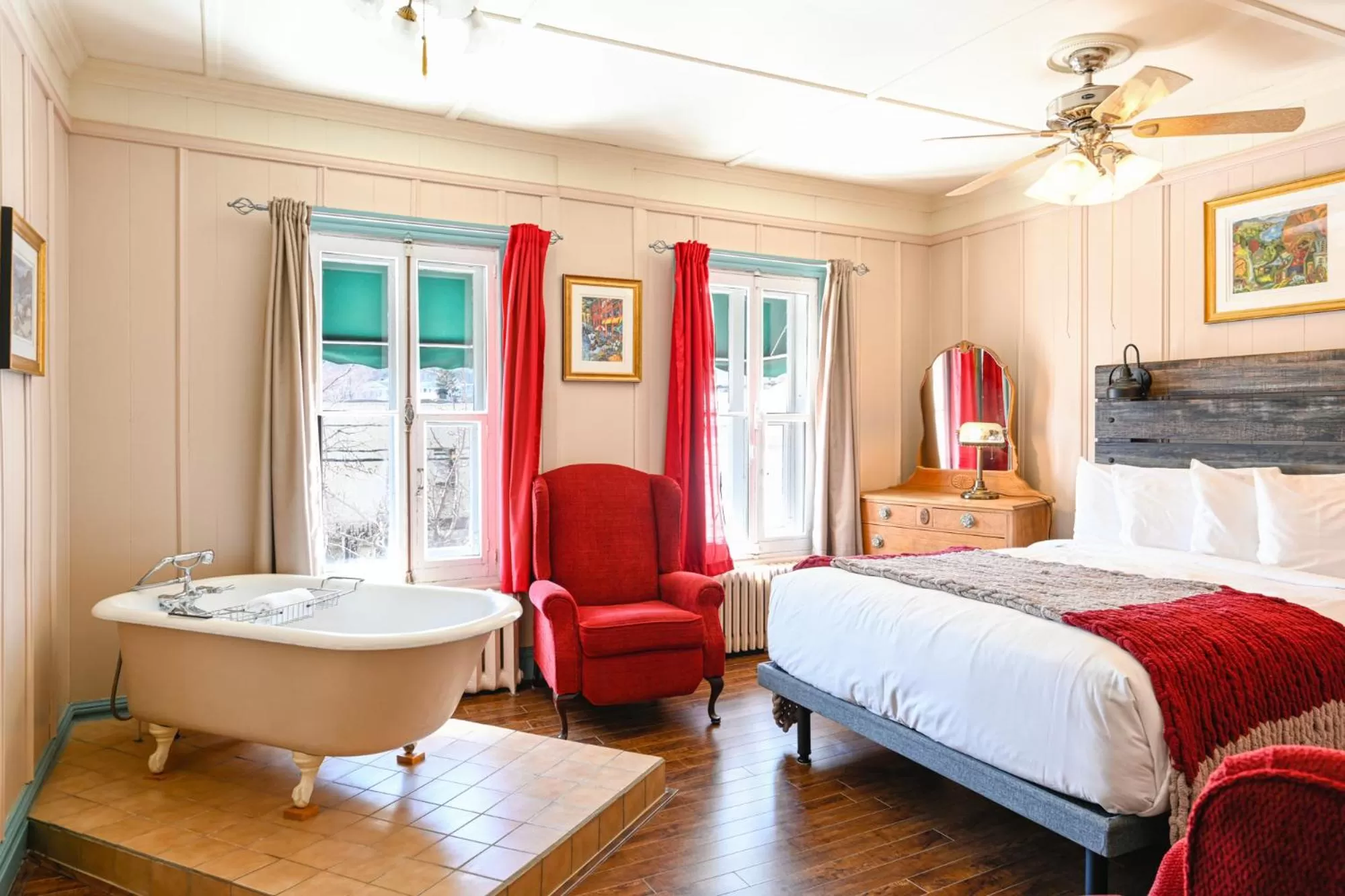 Bed in Hôtel-La Grande Maison et Spa