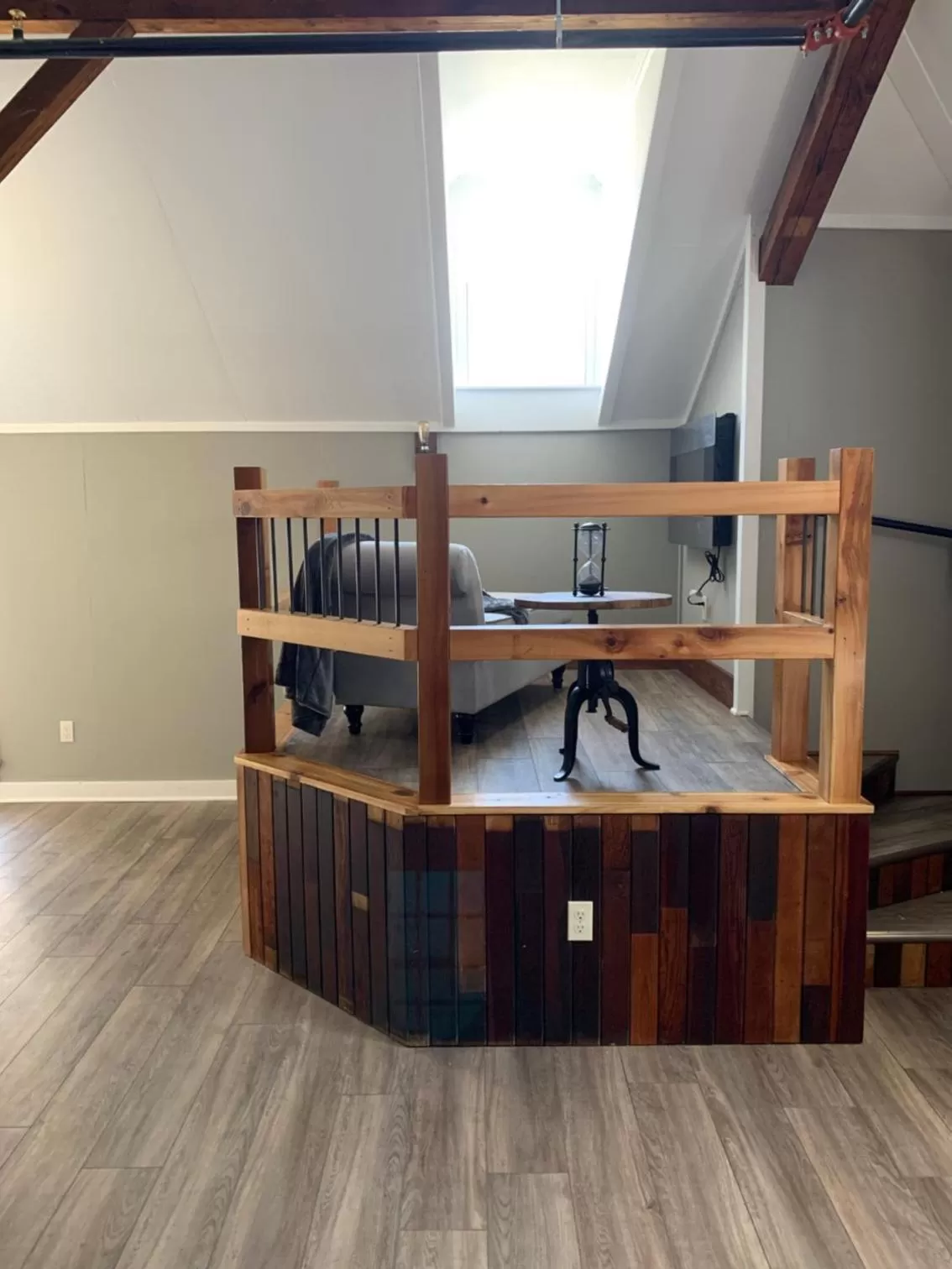 Seating area, Bed in Cartier Mansion