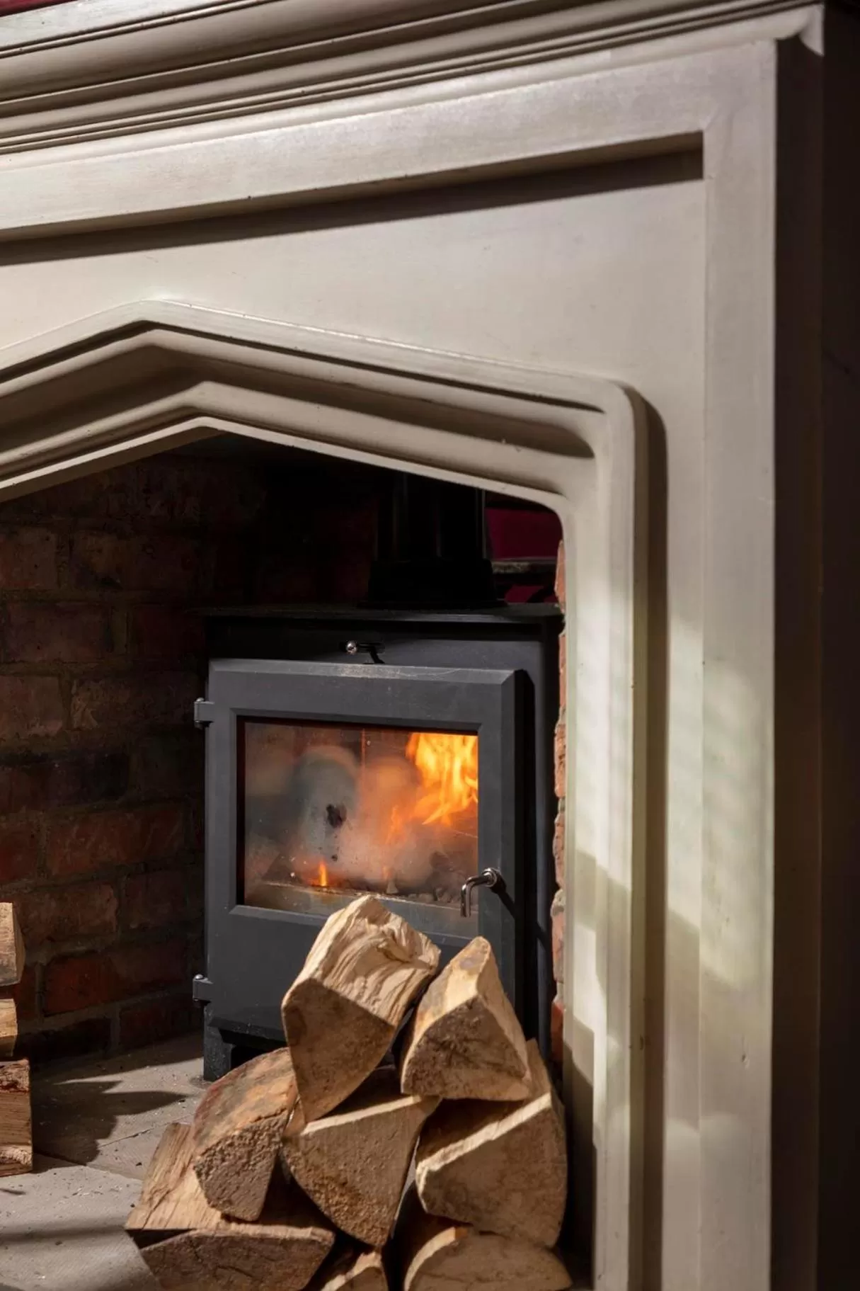 Communal lounge/ TV room in Honest Lawyer Hotel