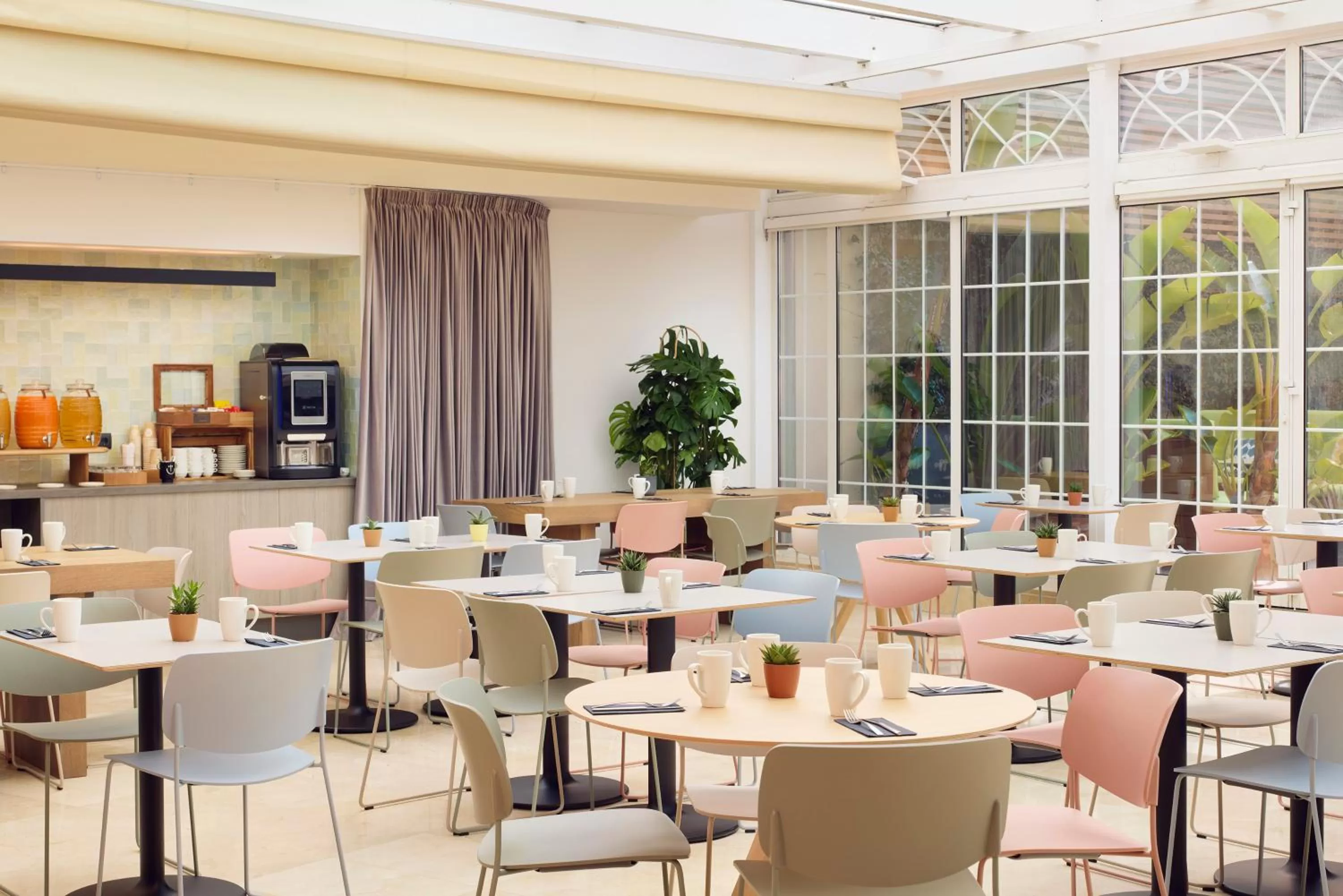 Restaurant/places to eat in INNSiDE by Meliá Barcelona Apolo