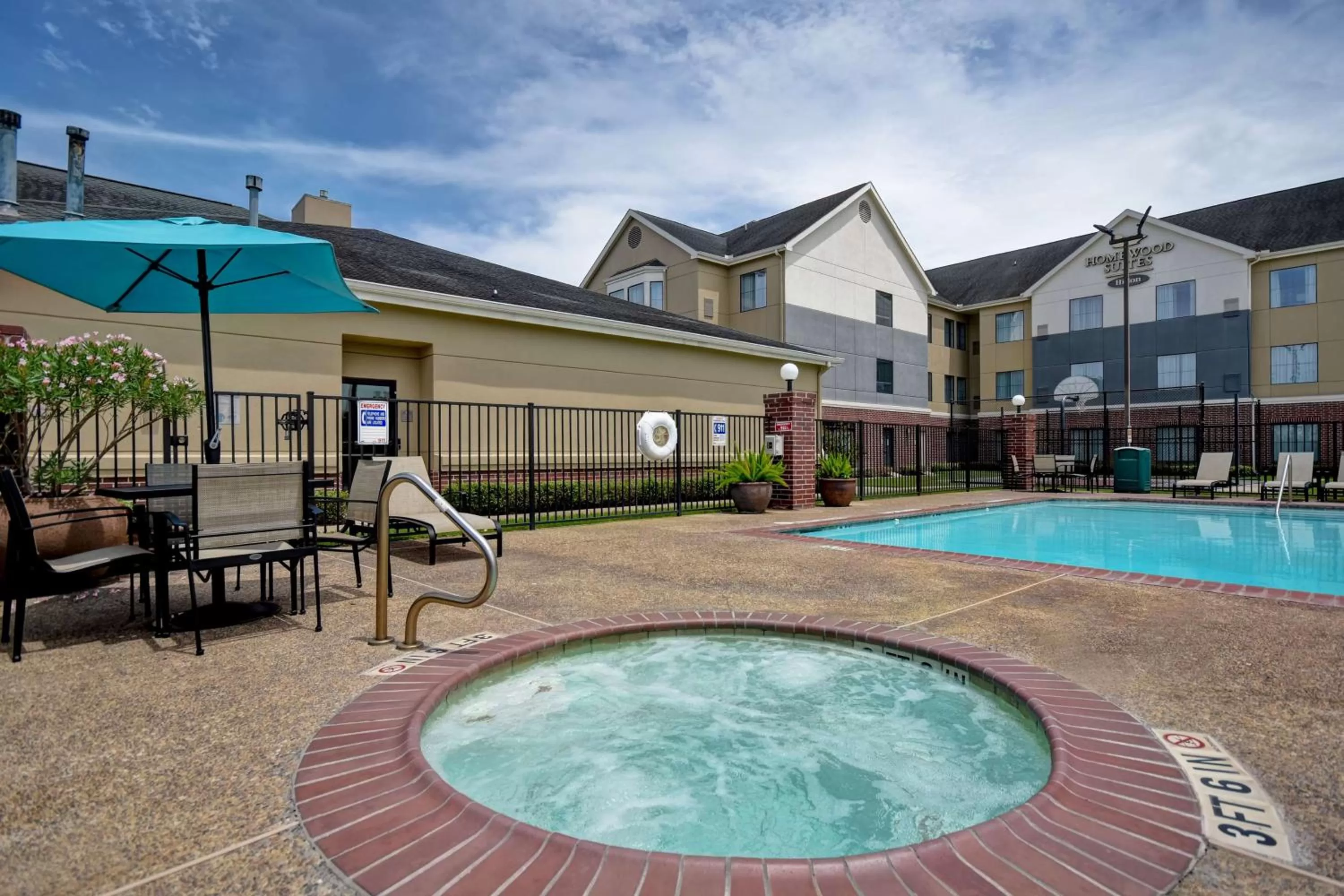 Property building in Homewood Suites By Hilton HOU Intercontinental Airport