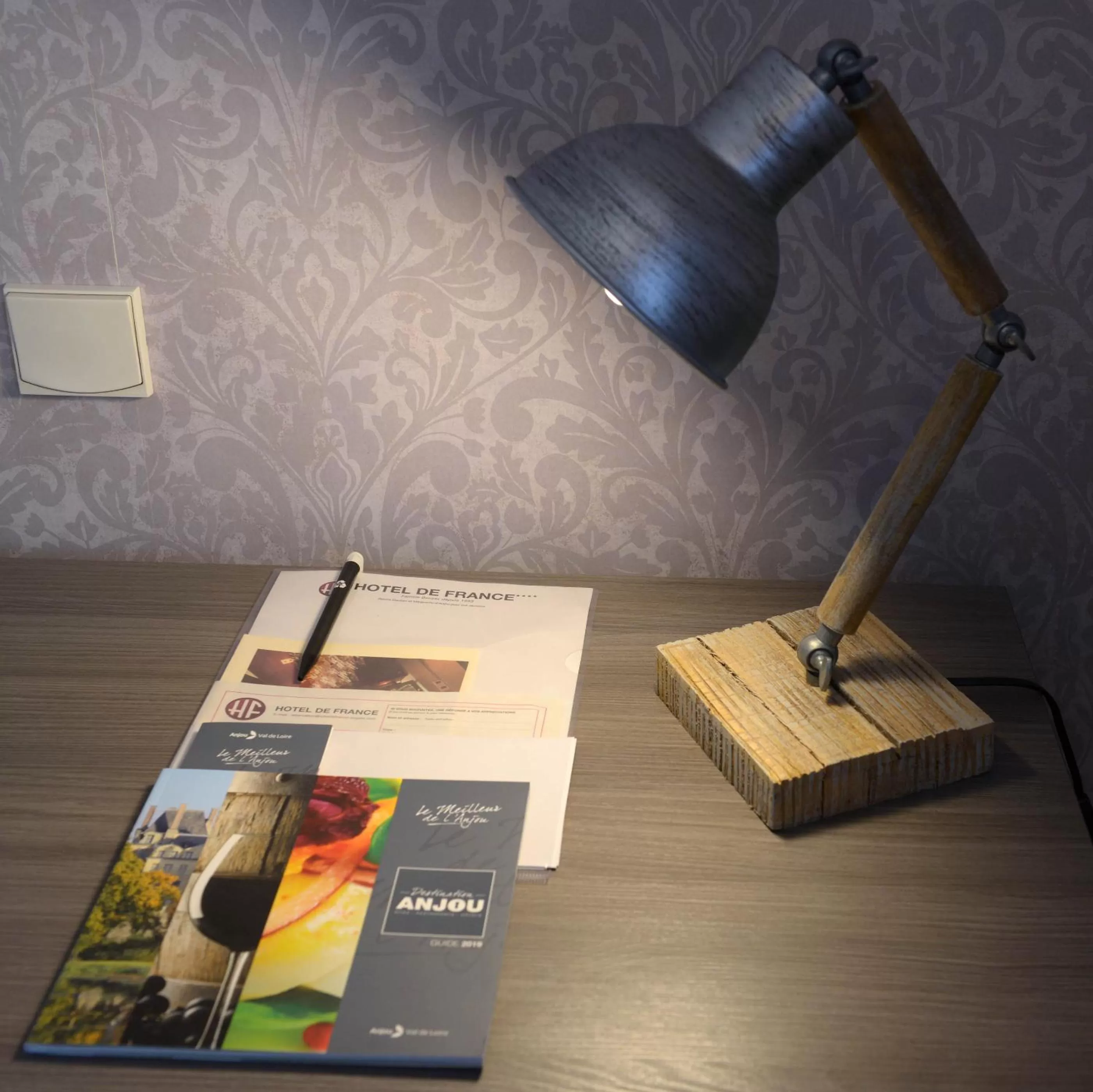 hair dresser in Hôtel De France