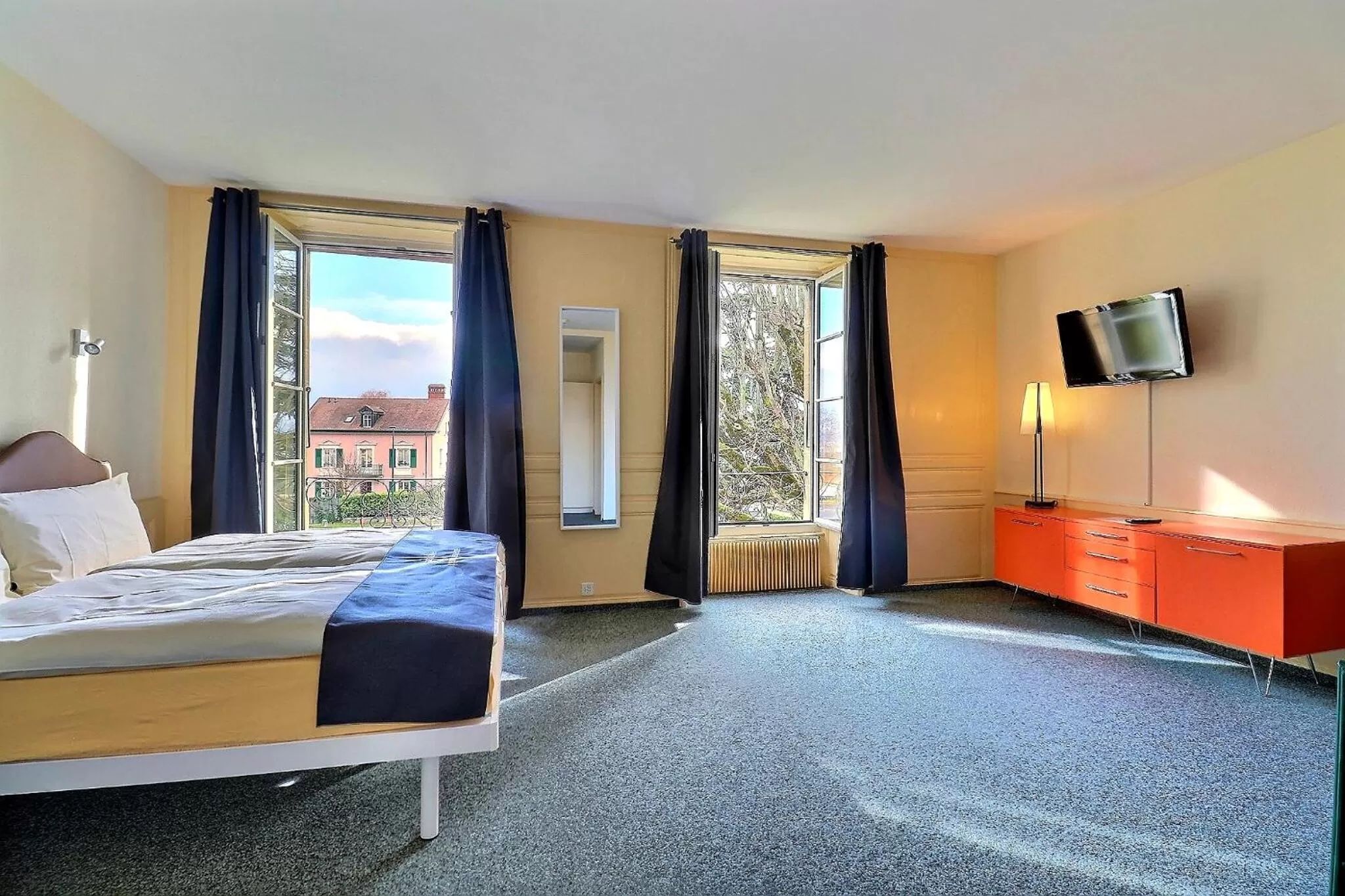 Bedroom, Bed in Hôtel Restaurant Bellevue