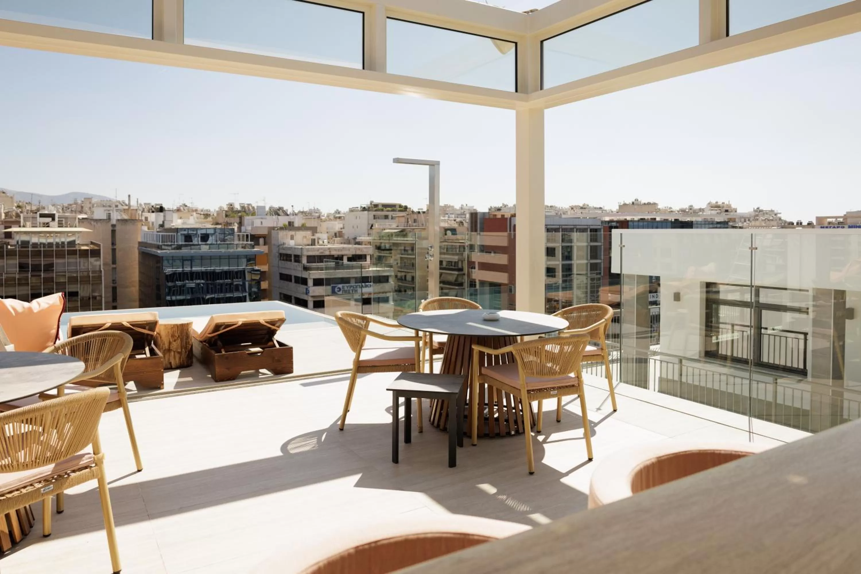 Restaurant/places to eat in LUX&EASY Signature Syngrou 234