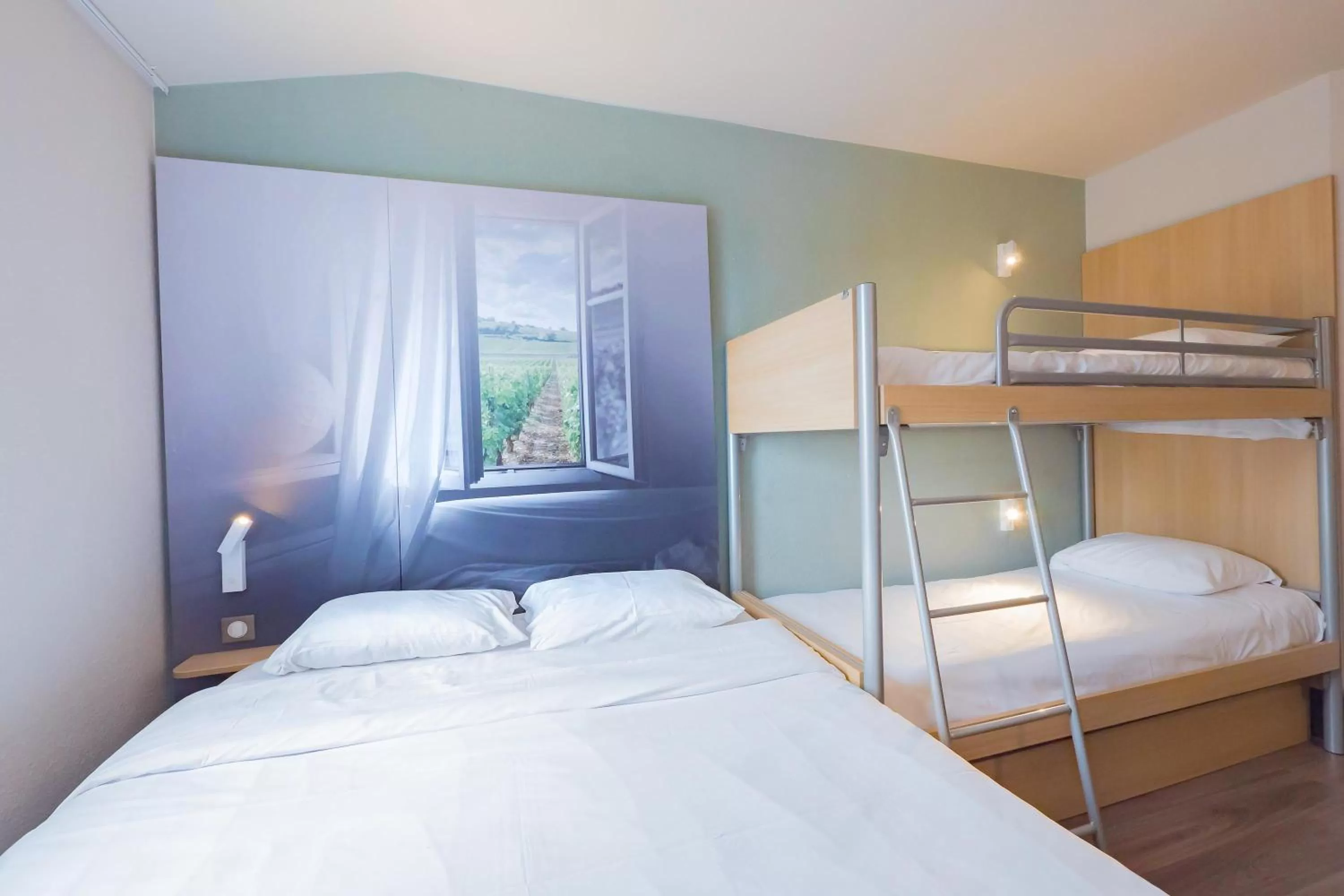 Bedroom, Bed in B&B HOTEL Angers 2 Université