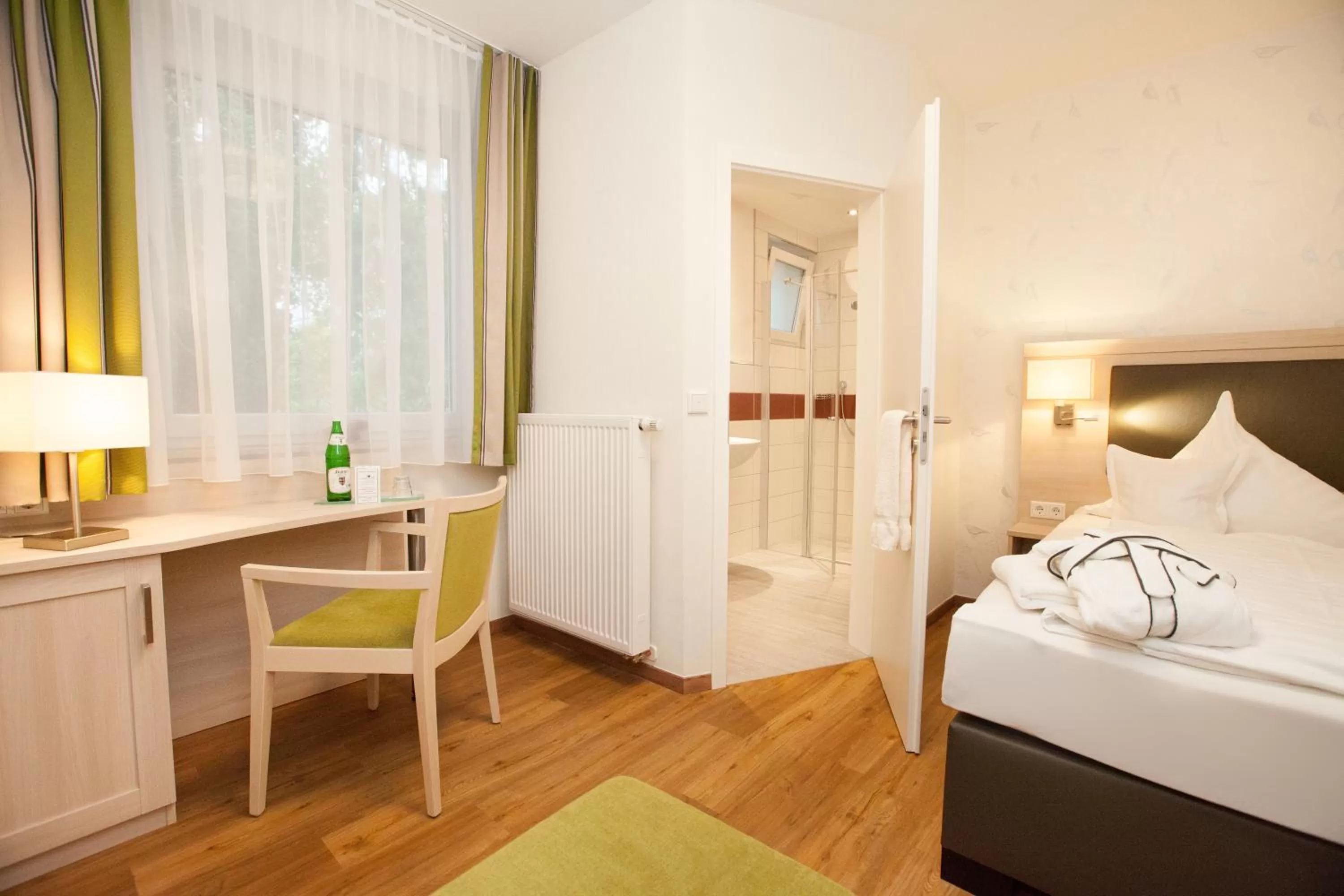 Photo of the whole room, Room Photo in Ferienhotel Haus Becker