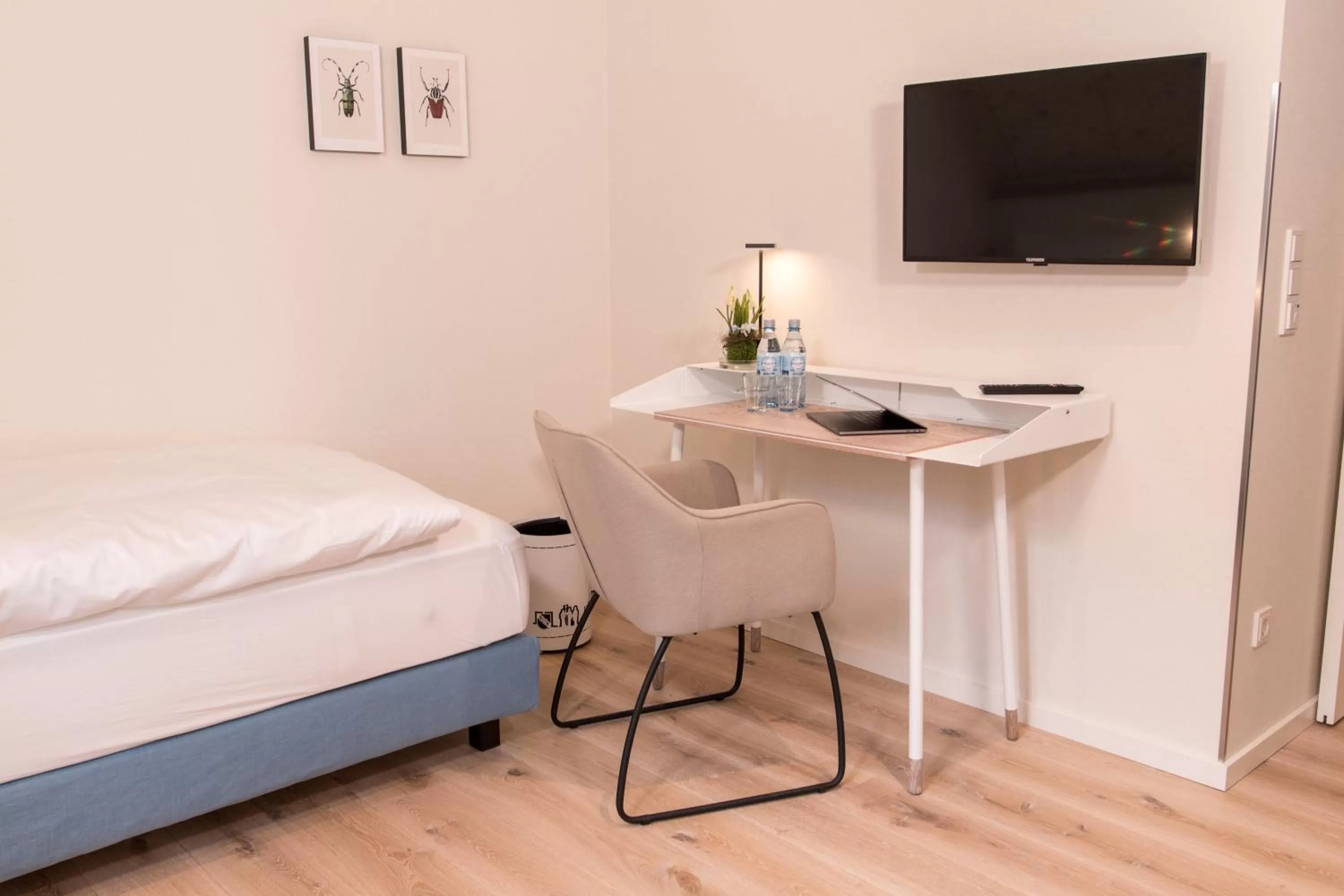 Photo of the whole room, TV/Entertainment Center in Visbeker Deern Hotel Garni