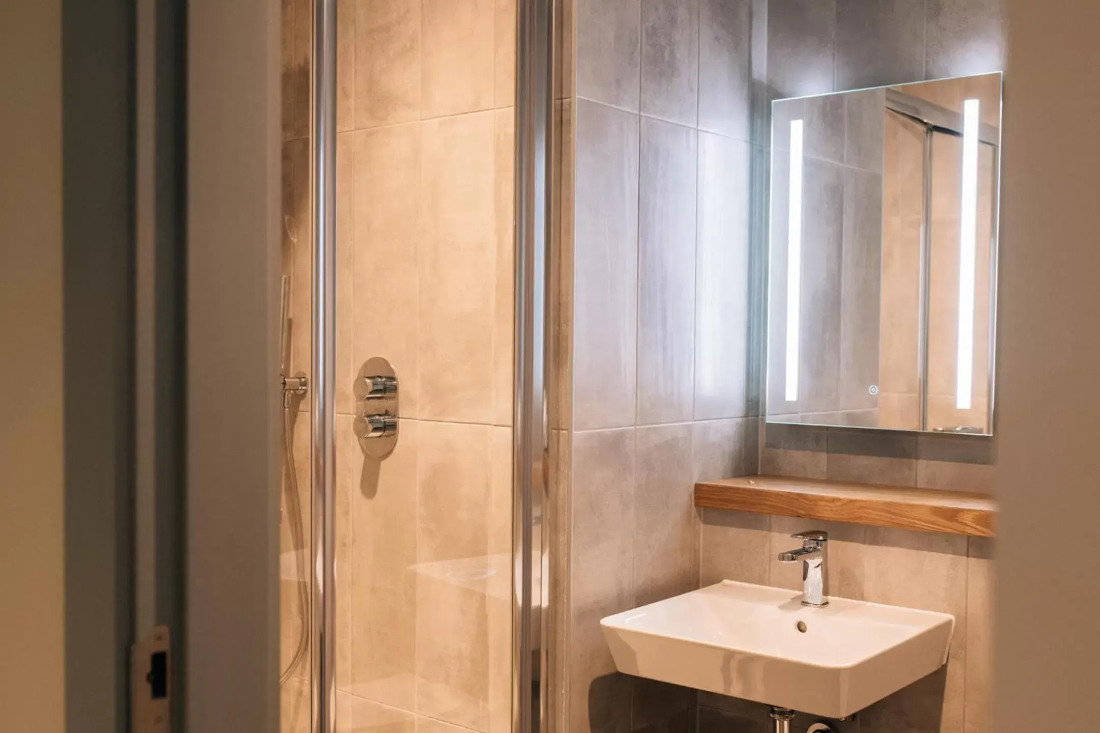 Cozy Bedroom in Haslem Hotel Cozy Bedroom in Haslem Hotel