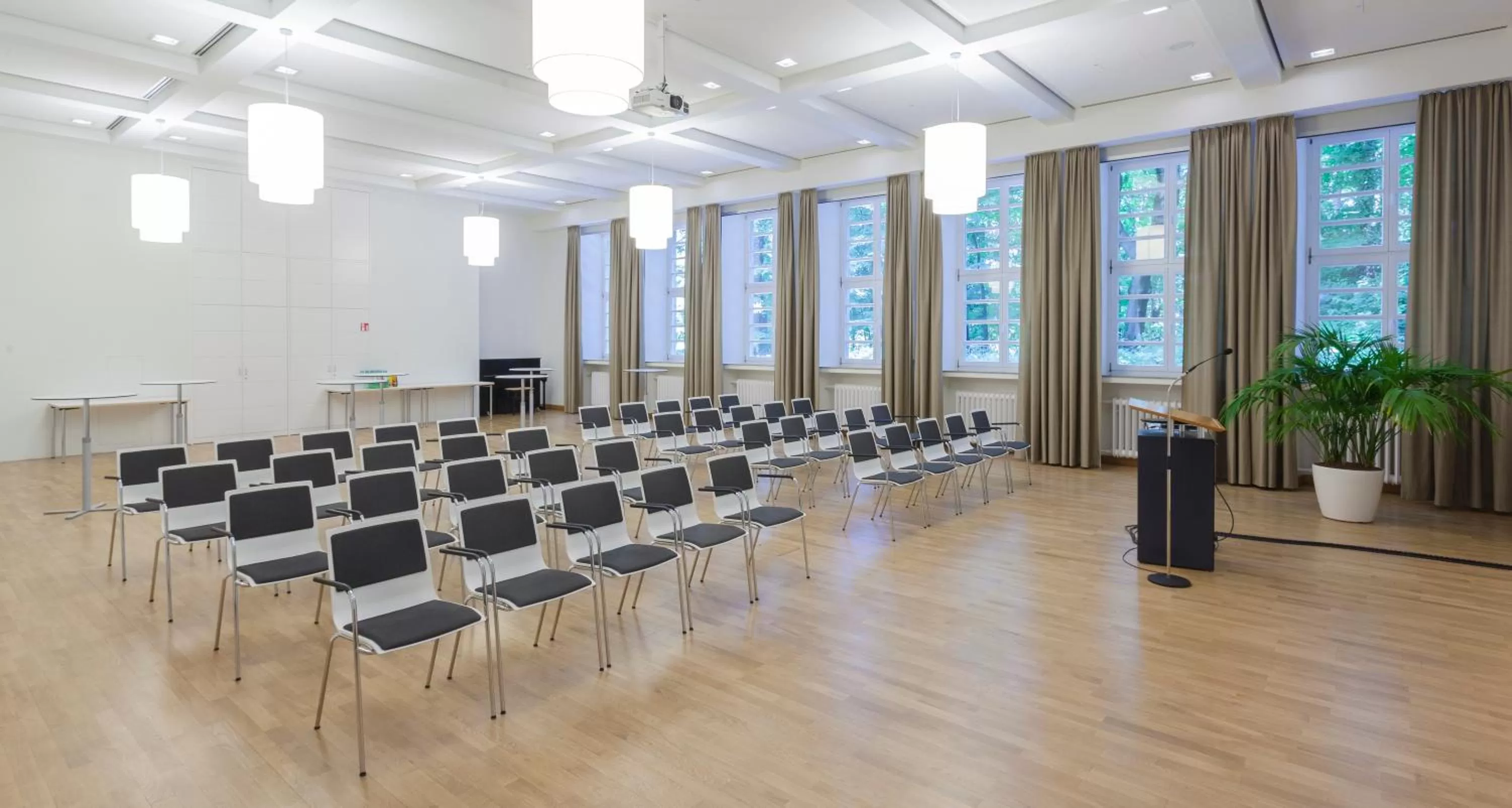 Business facilities in Kardinal Schulte Haus