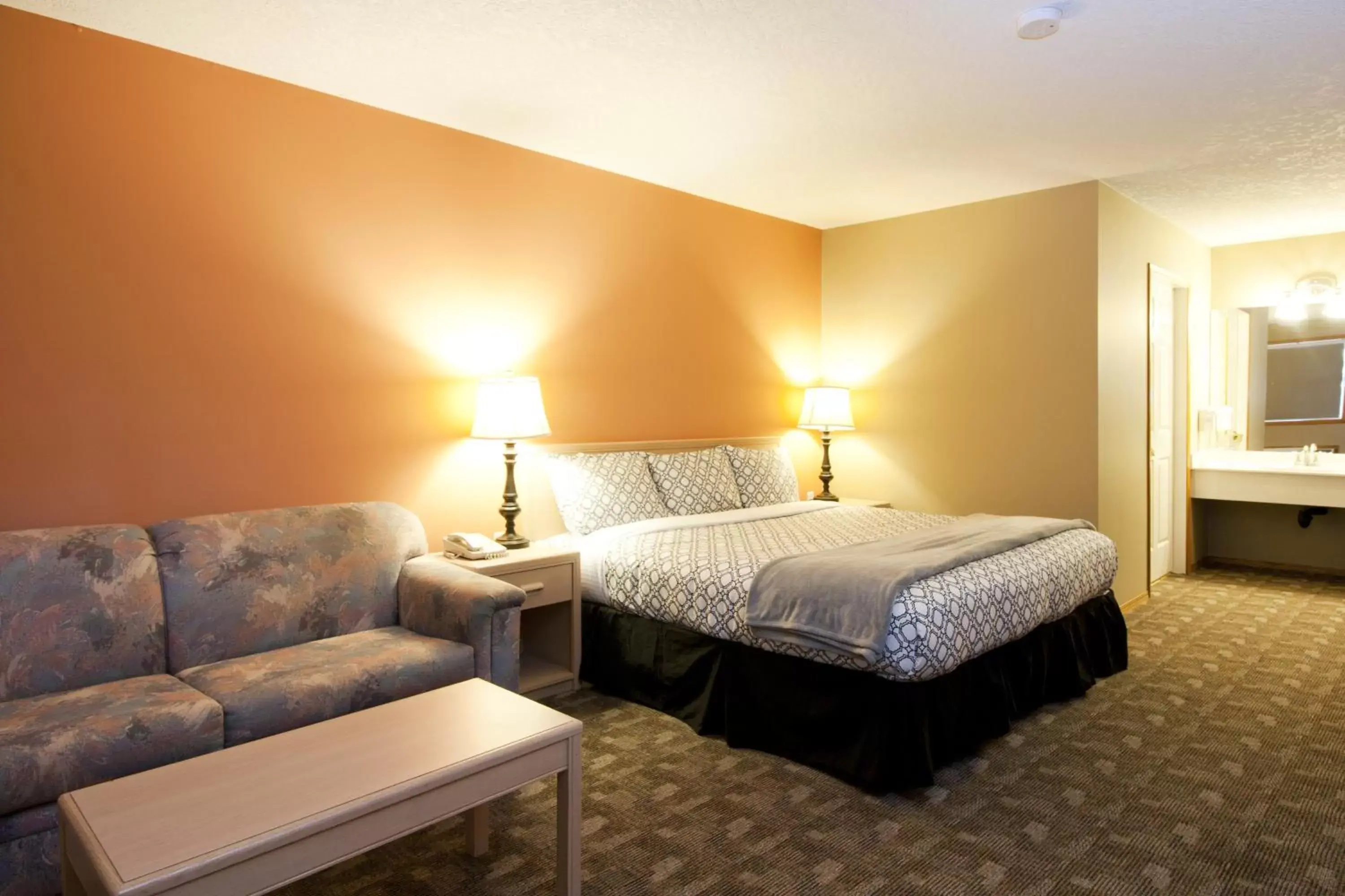 Standard King Room in Bow River Inn Standard King Room in Bow River Inn