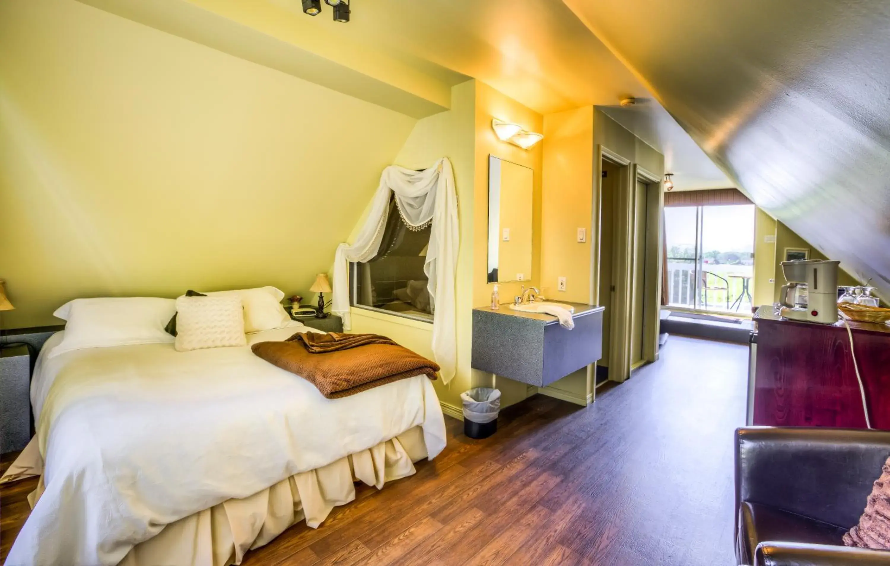 Studio - single occupancy in Auberge Baker Studio - single occupancy in Auberge Baker