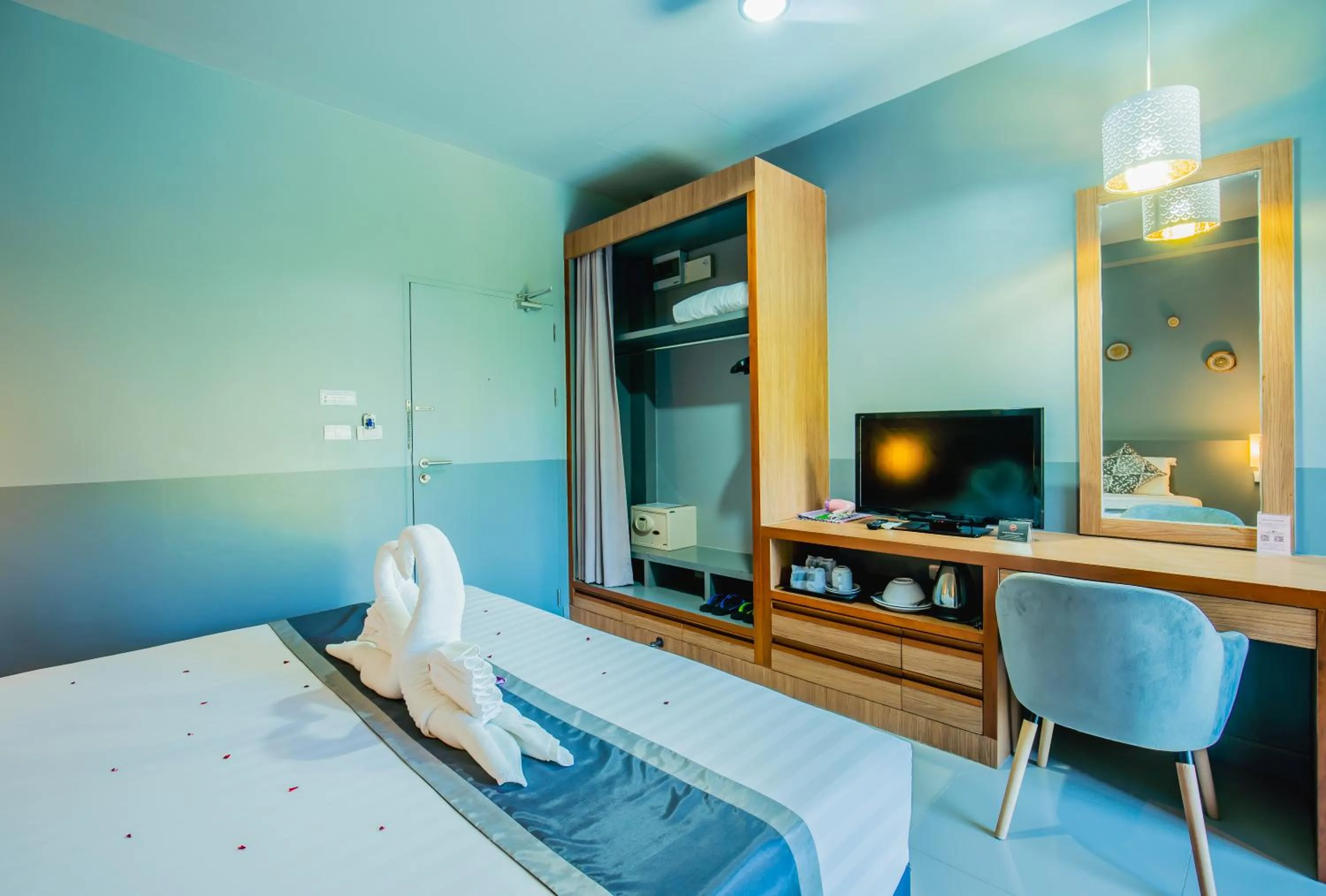 TV and multimedia, Bed in The Rubber Hotel Phuket