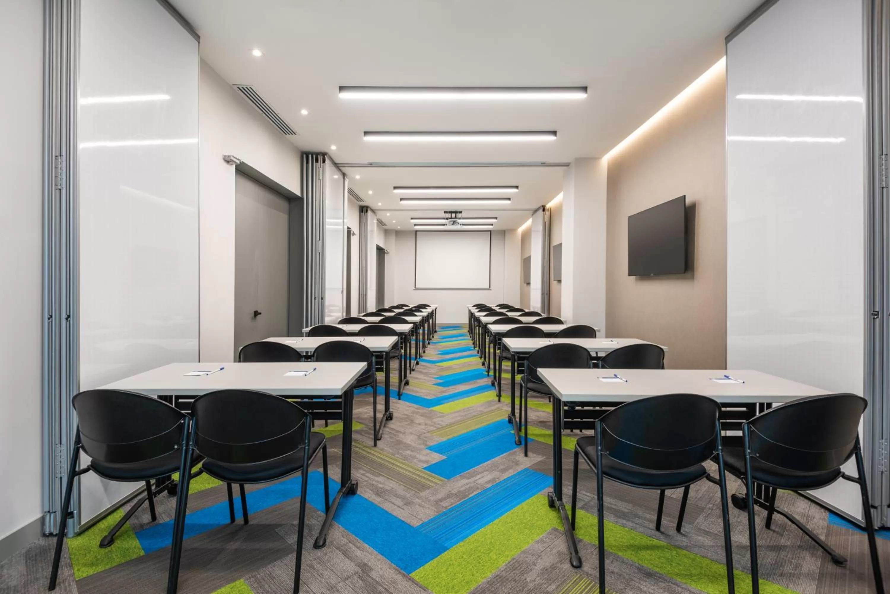 Meeting/conference room in Holiday Inn Express Bogotá - Parque La 93 by IHG