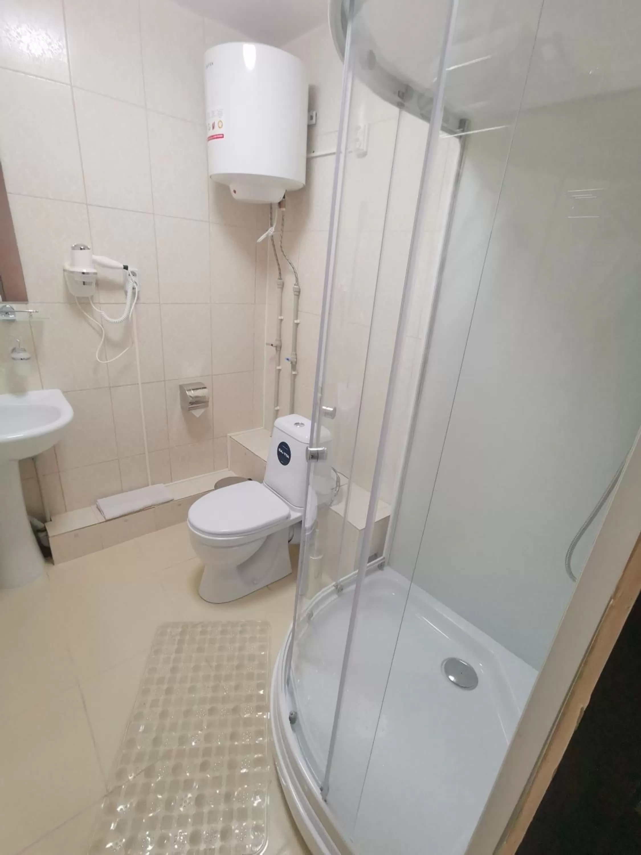 Shower, Bathroom in Deluxe SPA-Hotel