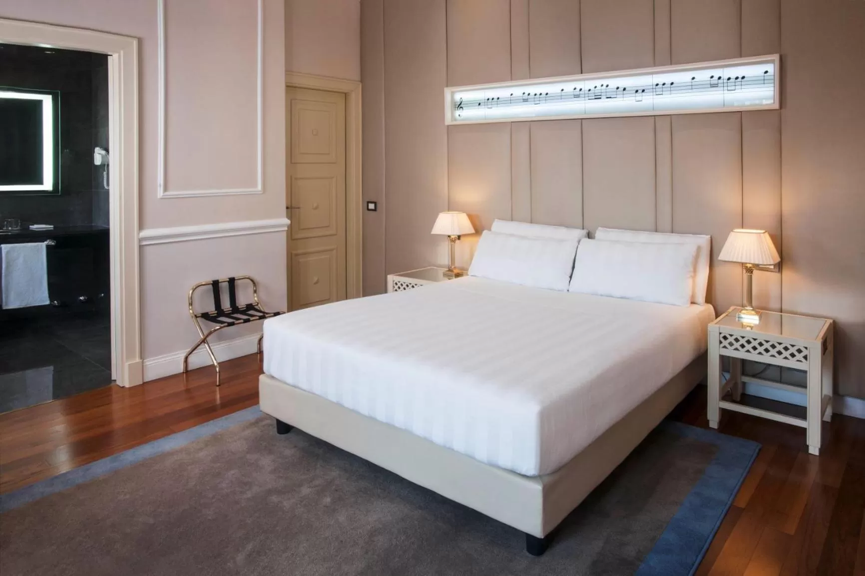 Bed in Radisson Blu GHR Rome