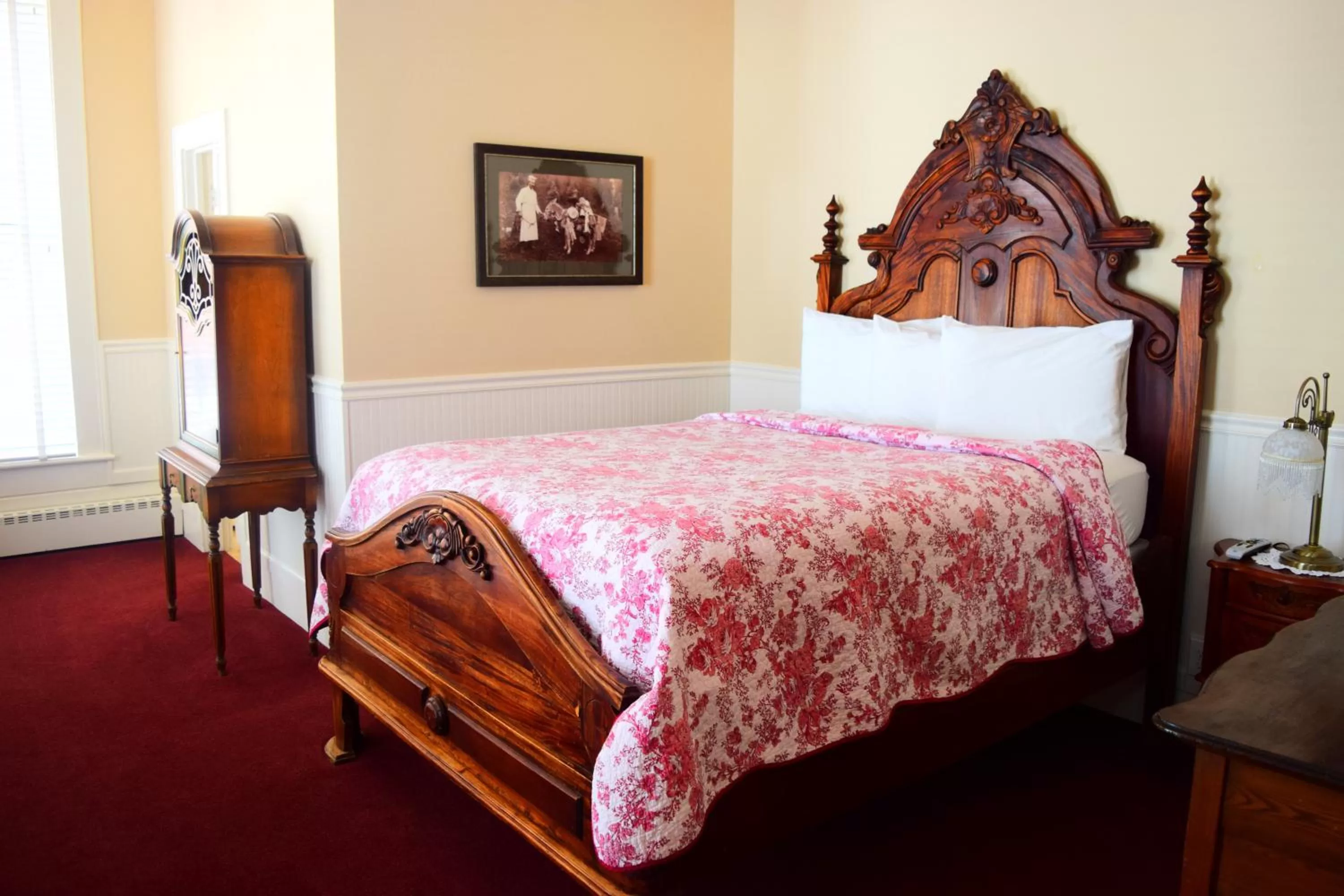 Bed in Grand Imperial Hotel