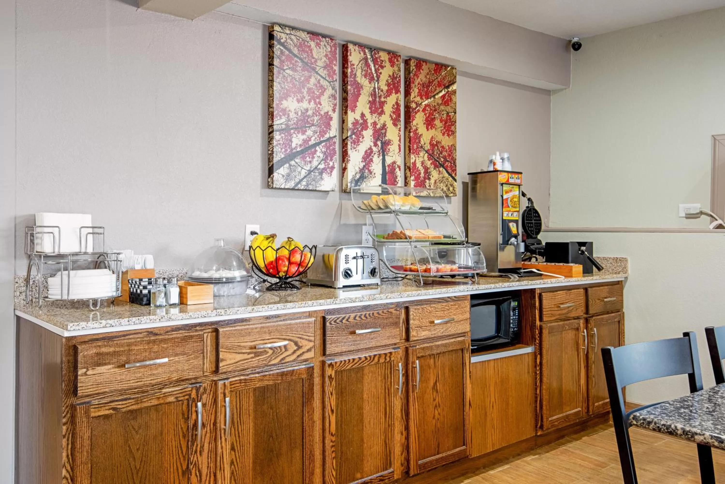 Breakfast in Red Roof Inn Cameron