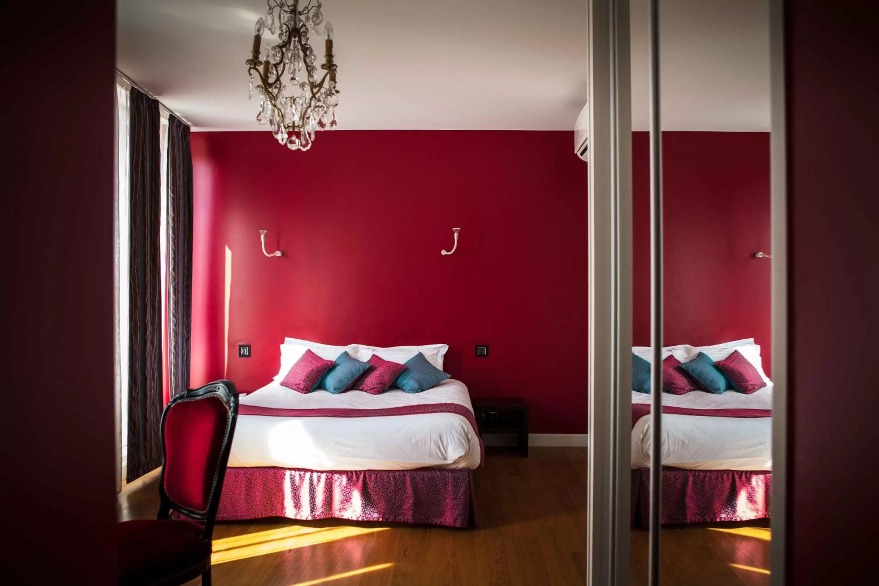 Deluxe Double Room with Bath in Maison Decoret