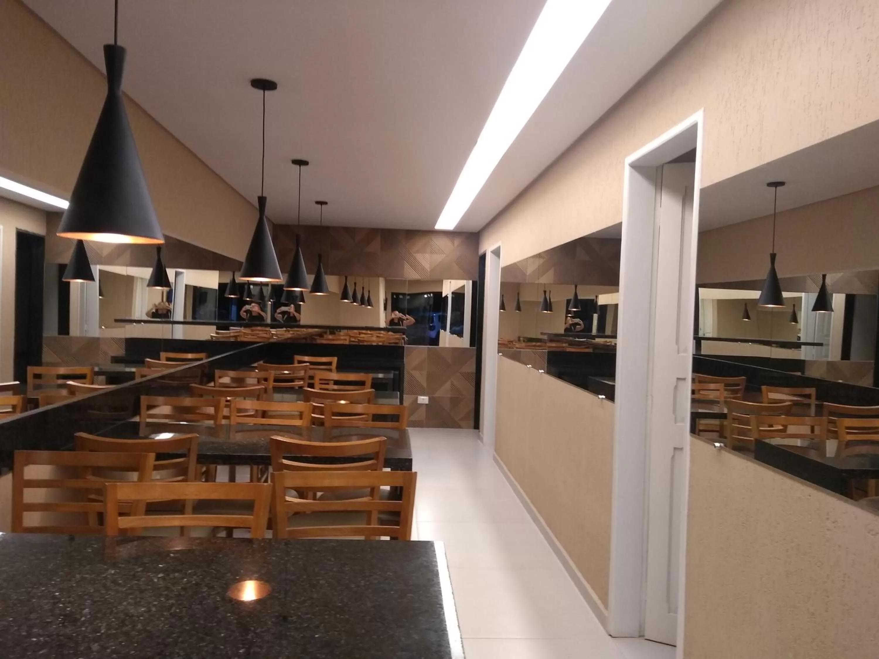 Restaurant/Places to Eat in Pousada Galemares