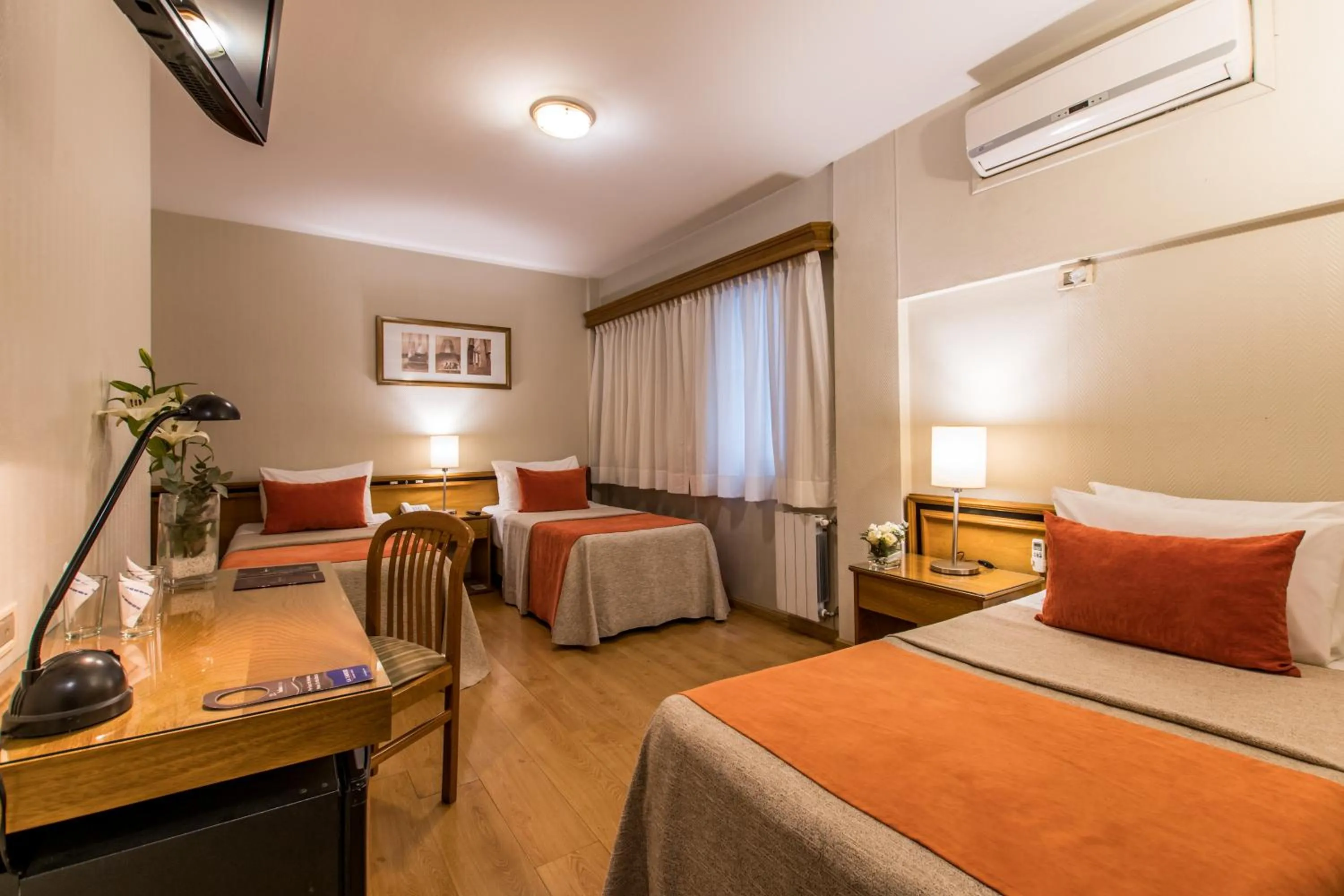 Bed in Hotel Solans Carlton