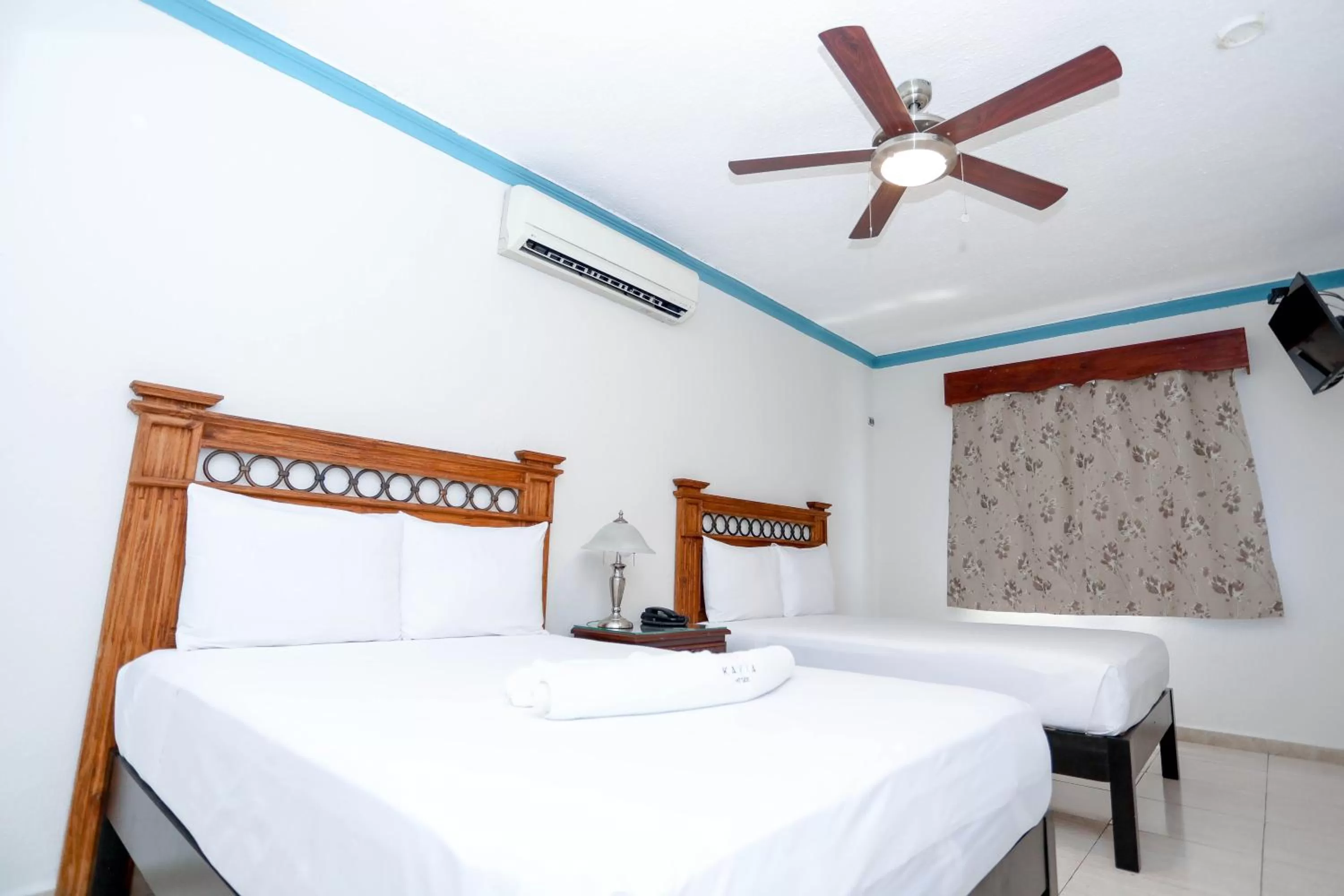 Photo of the whole room in Hotel Avenida Cancun