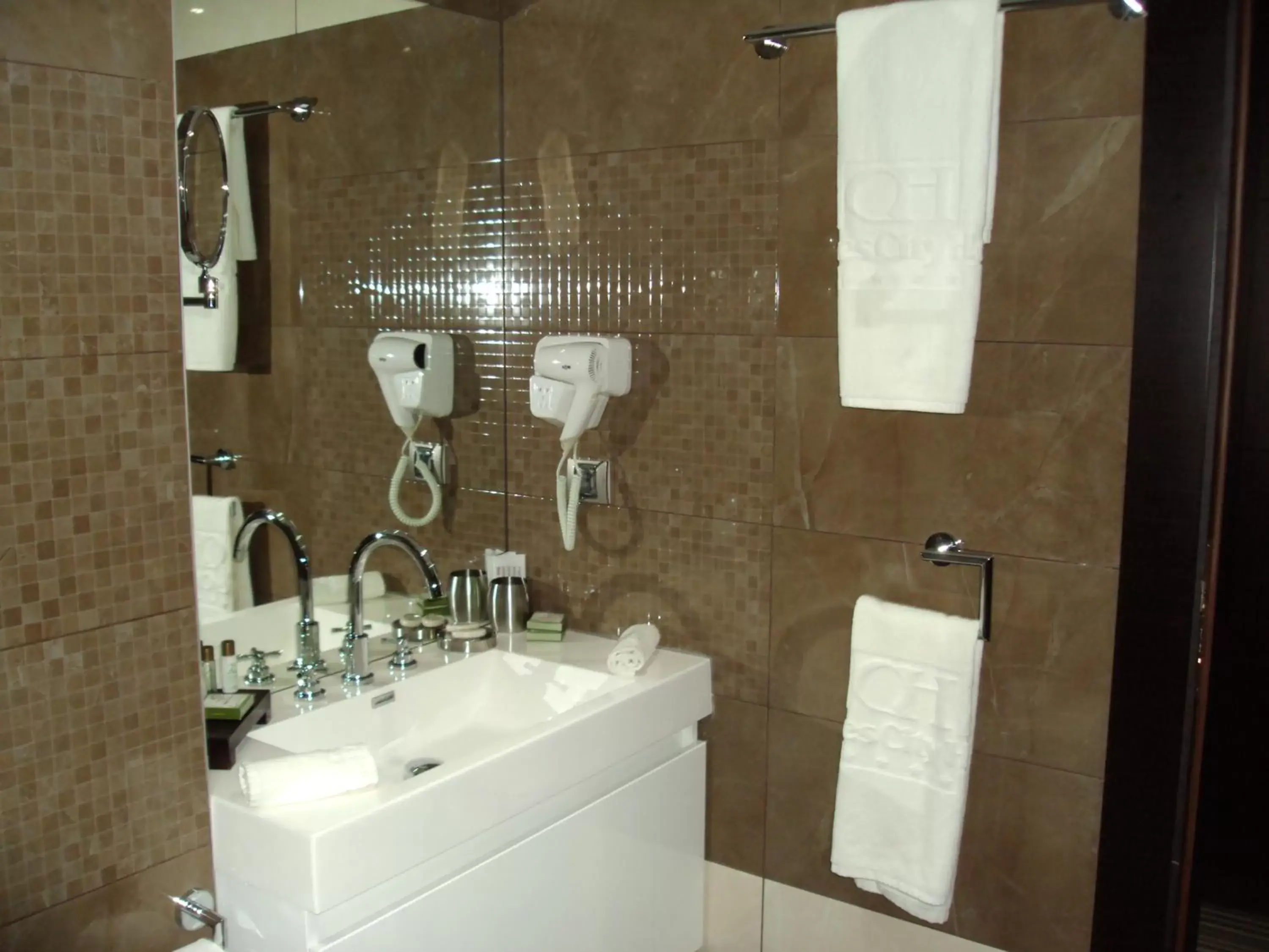 One-Bedroom Apartment with Balcony - Complimentary water & Free Tea/Coffee Machine in Best Western Plus Olives City Hotel - Free Pool & Parking One-Bedroom Apartment with Balcony - Complimentary water & Free Tea/Coffee Machine in Best Western Plus Olives City Hotel - Free Pool & Parking