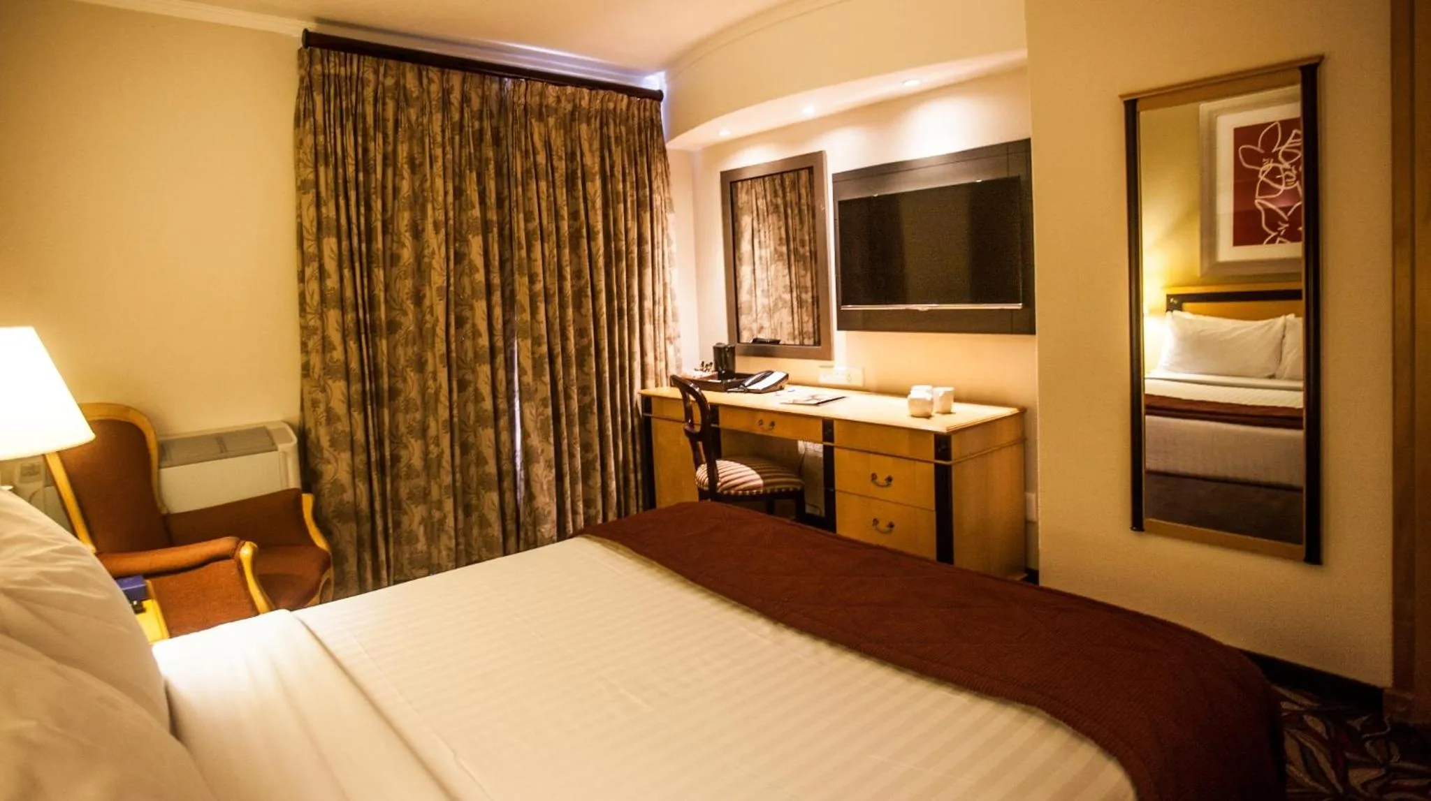 TV and multimedia, Bed in Garden Court Morningside Sandton