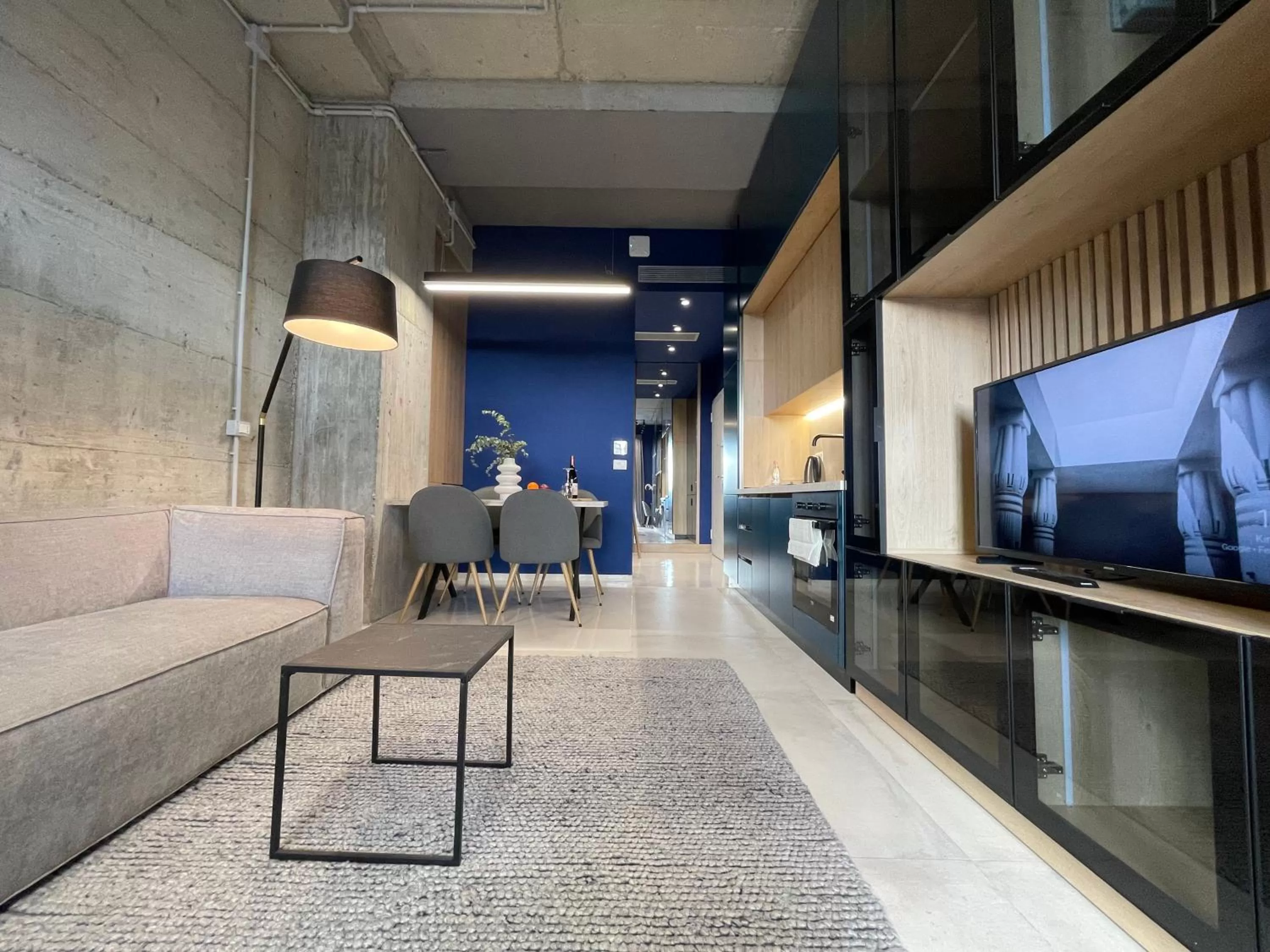 TV and multimedia in Ambassador Skyline Apartments