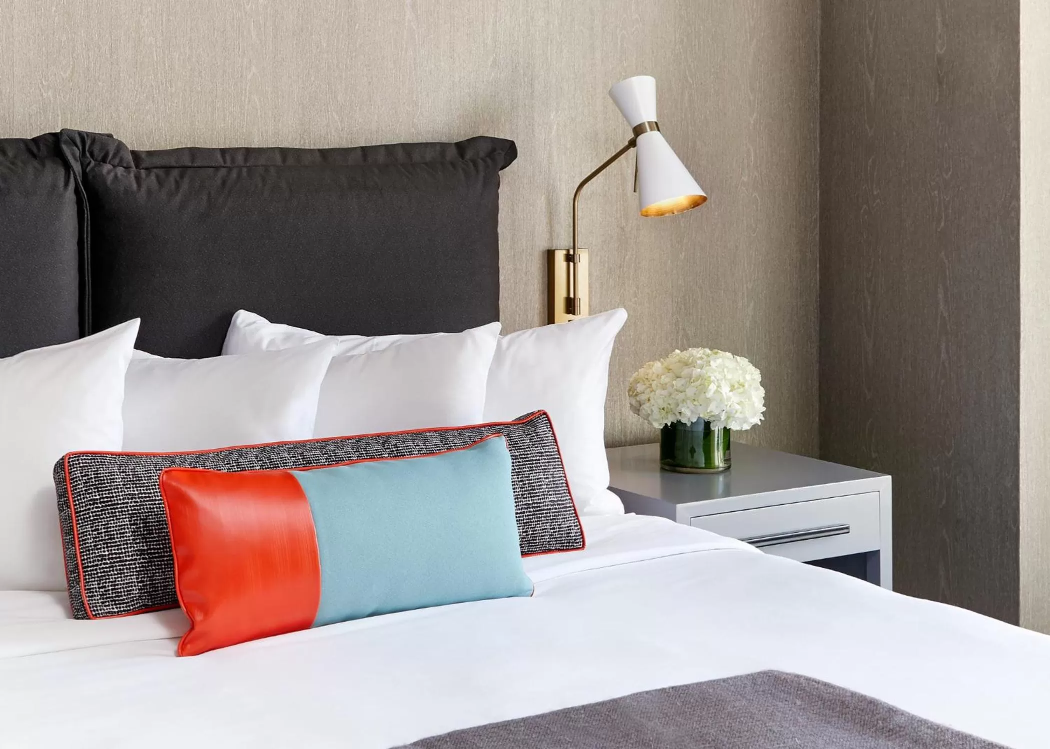 Premier Queen Room in Hutton Hotel