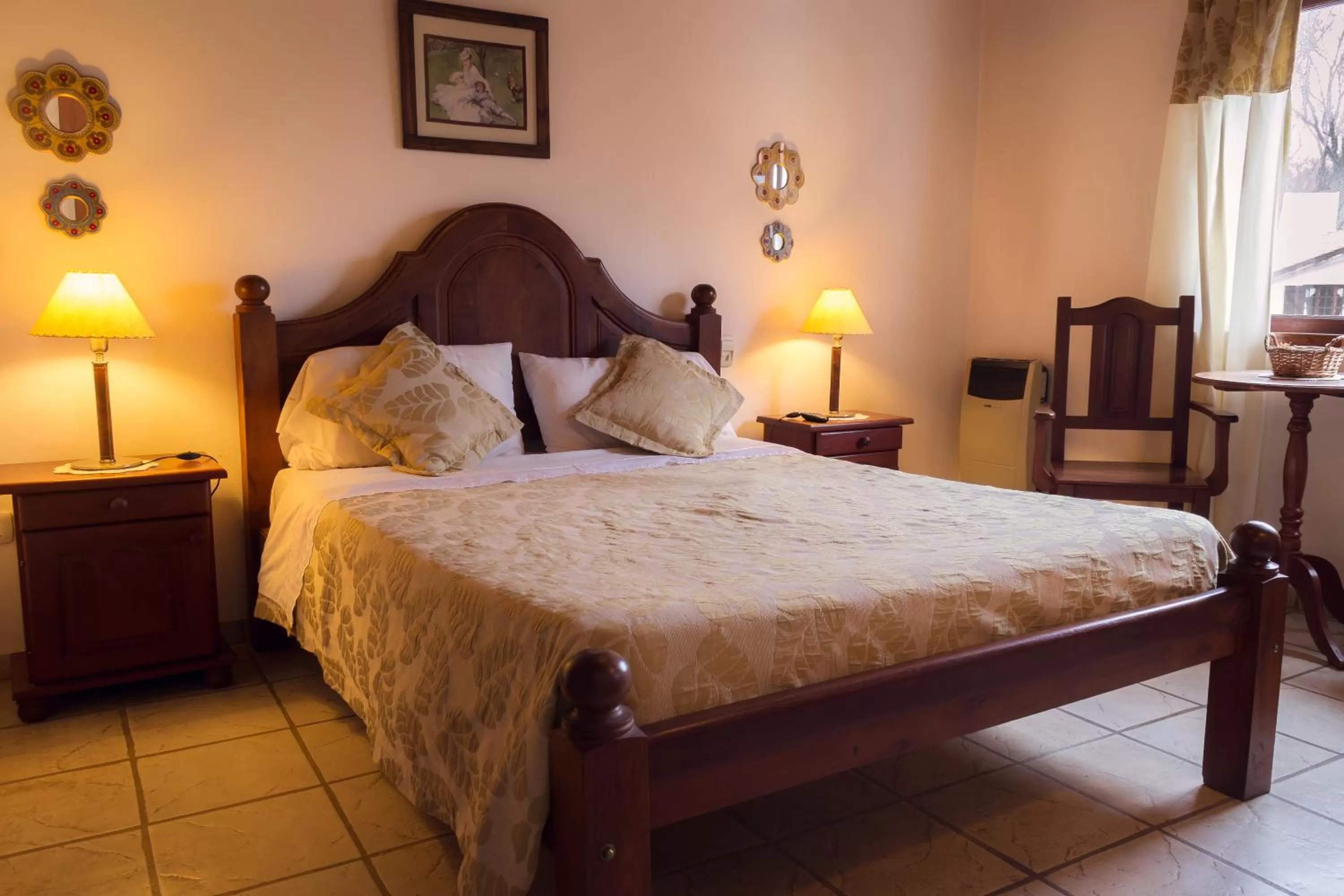 Photo of the whole room, Bed in La Posada de Akasha