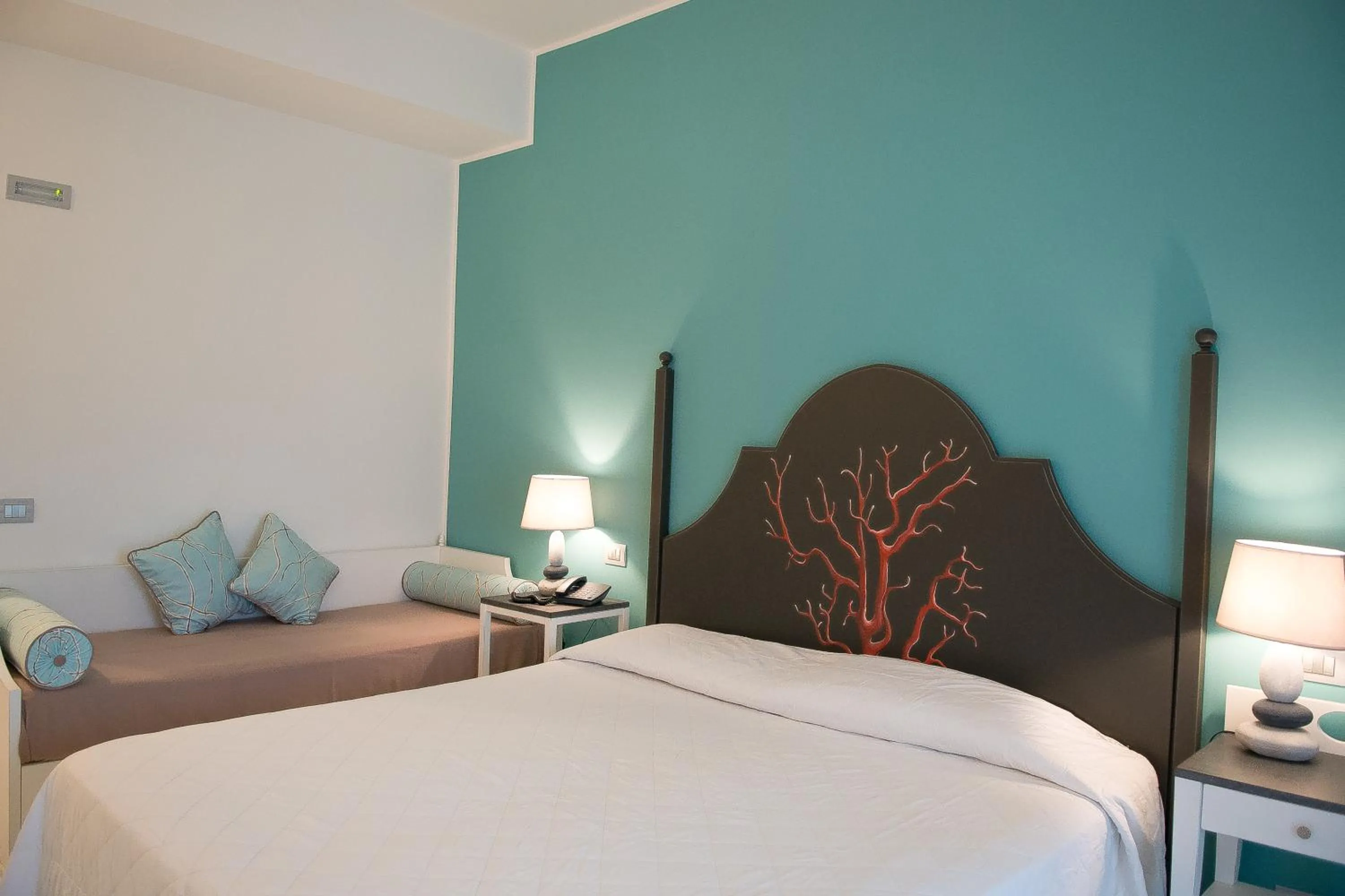 Photo of the whole room, Bed in Hotel Cutimare - Aeolian Charme