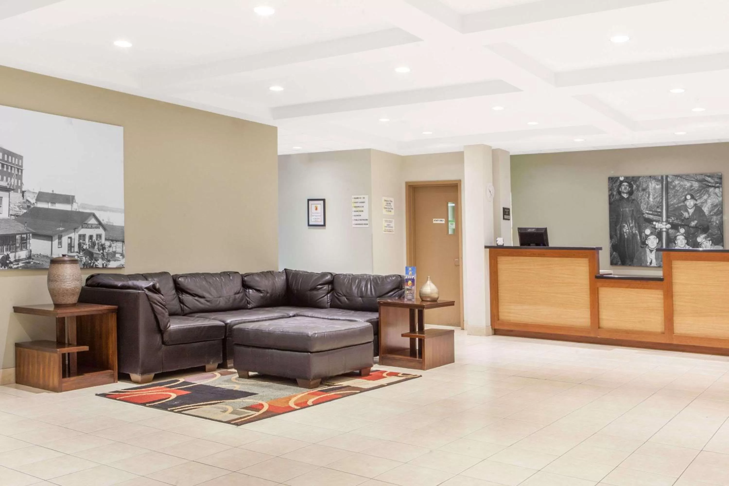 Lobby or reception in Super 8 by Wyndham Red Lake ON