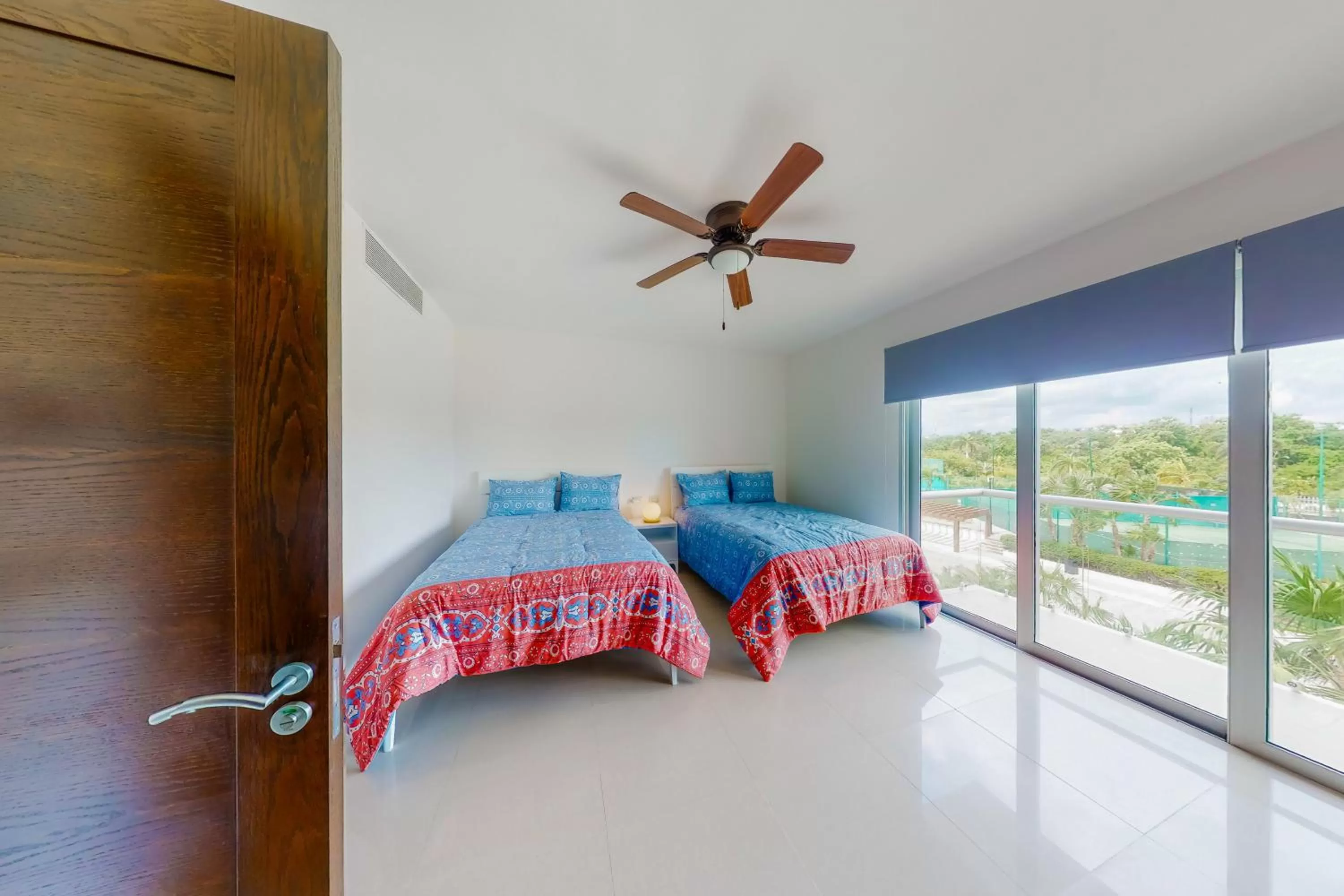 Bed in Hakuna Matata 725N at Mareazul Beachfront