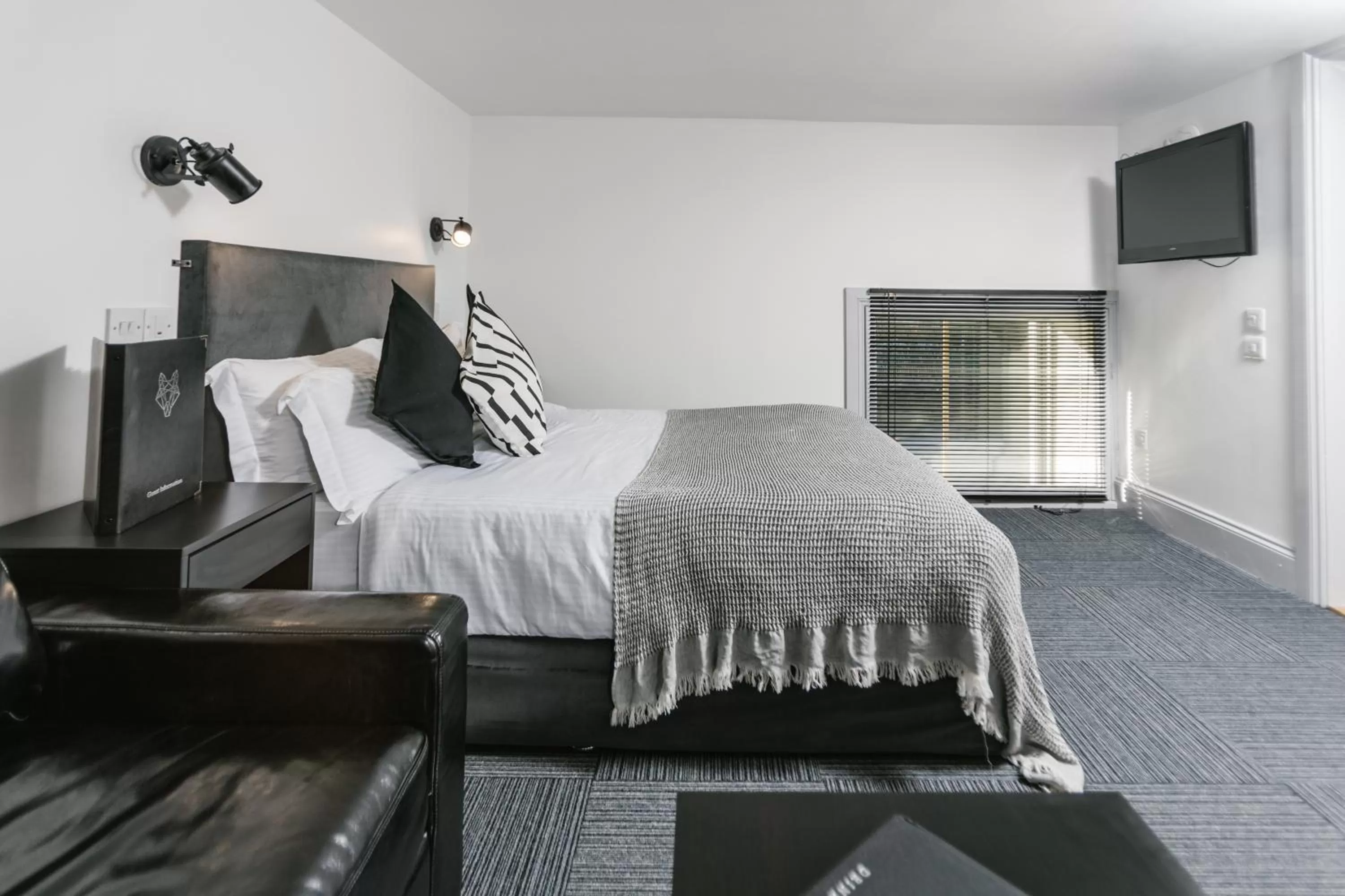 Bed in Siberia Bar & Hotel