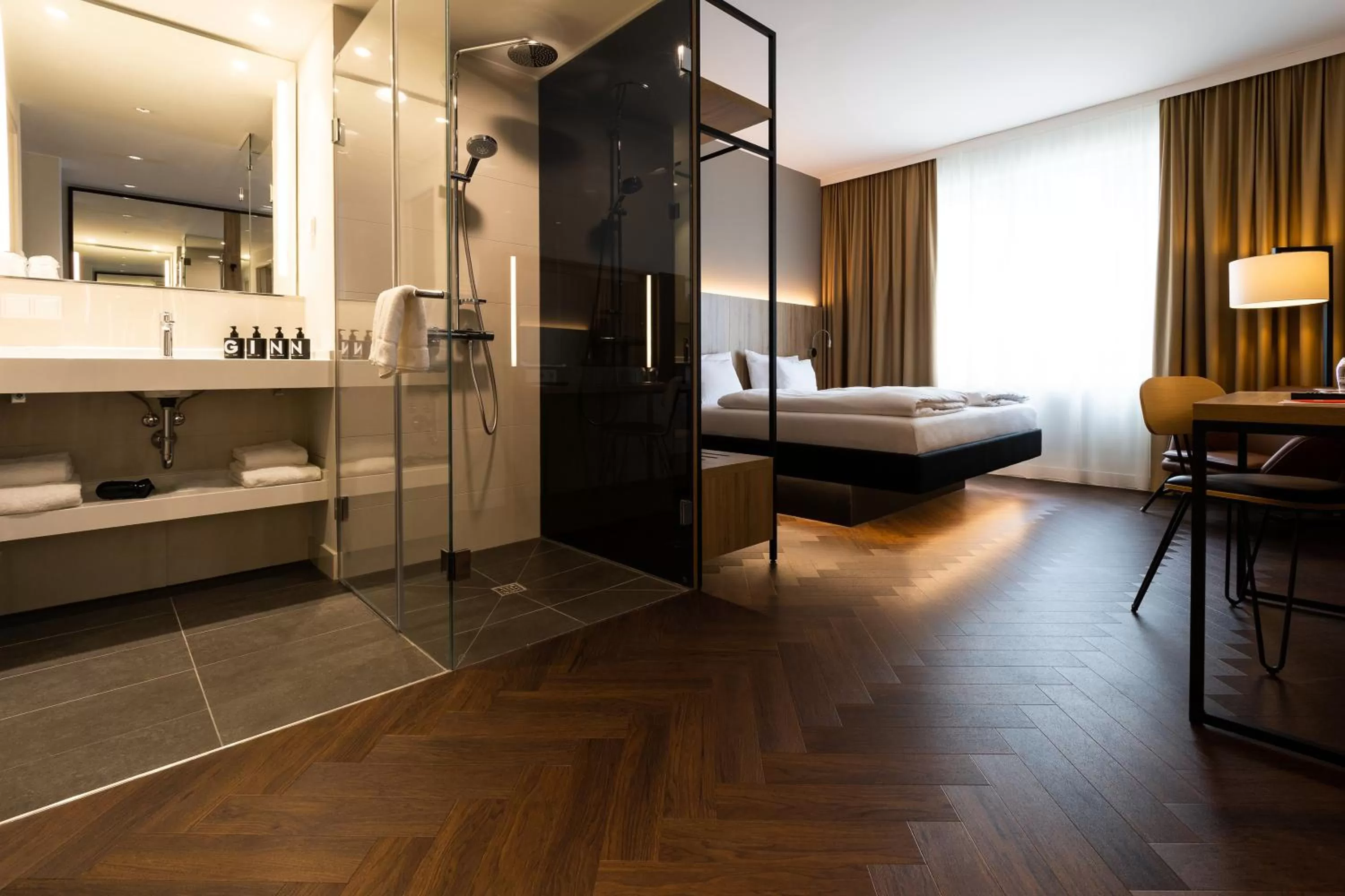 Bathroom, Bed in GINN City & Lounge Yorck Berlin