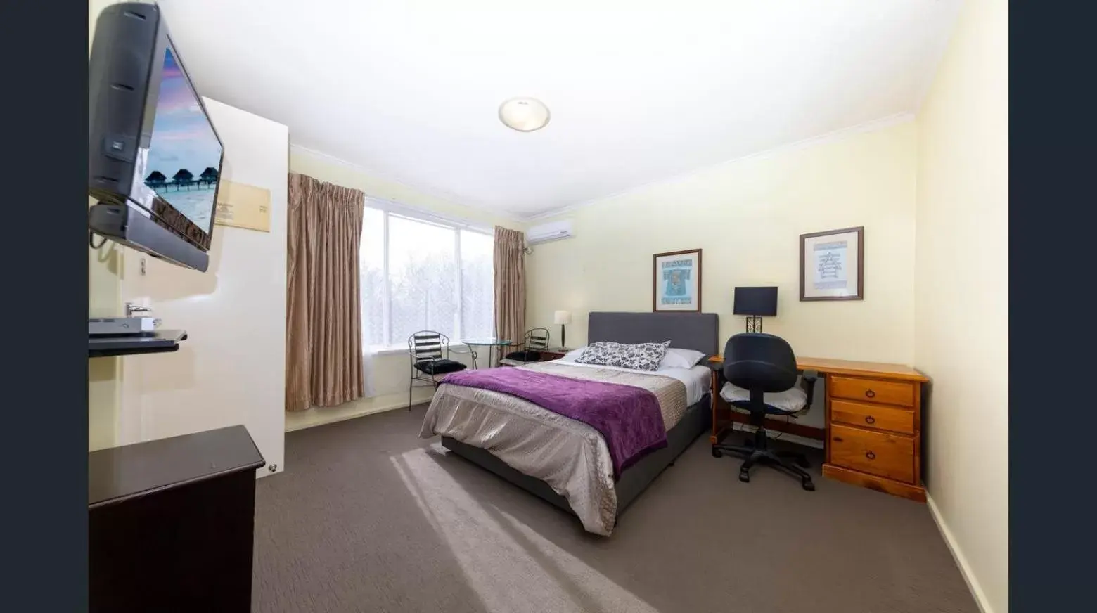 Studio Apartment King Bed in Knightsbridge Apartments Studio Apartment King Bed in Knightsbridge Apartments