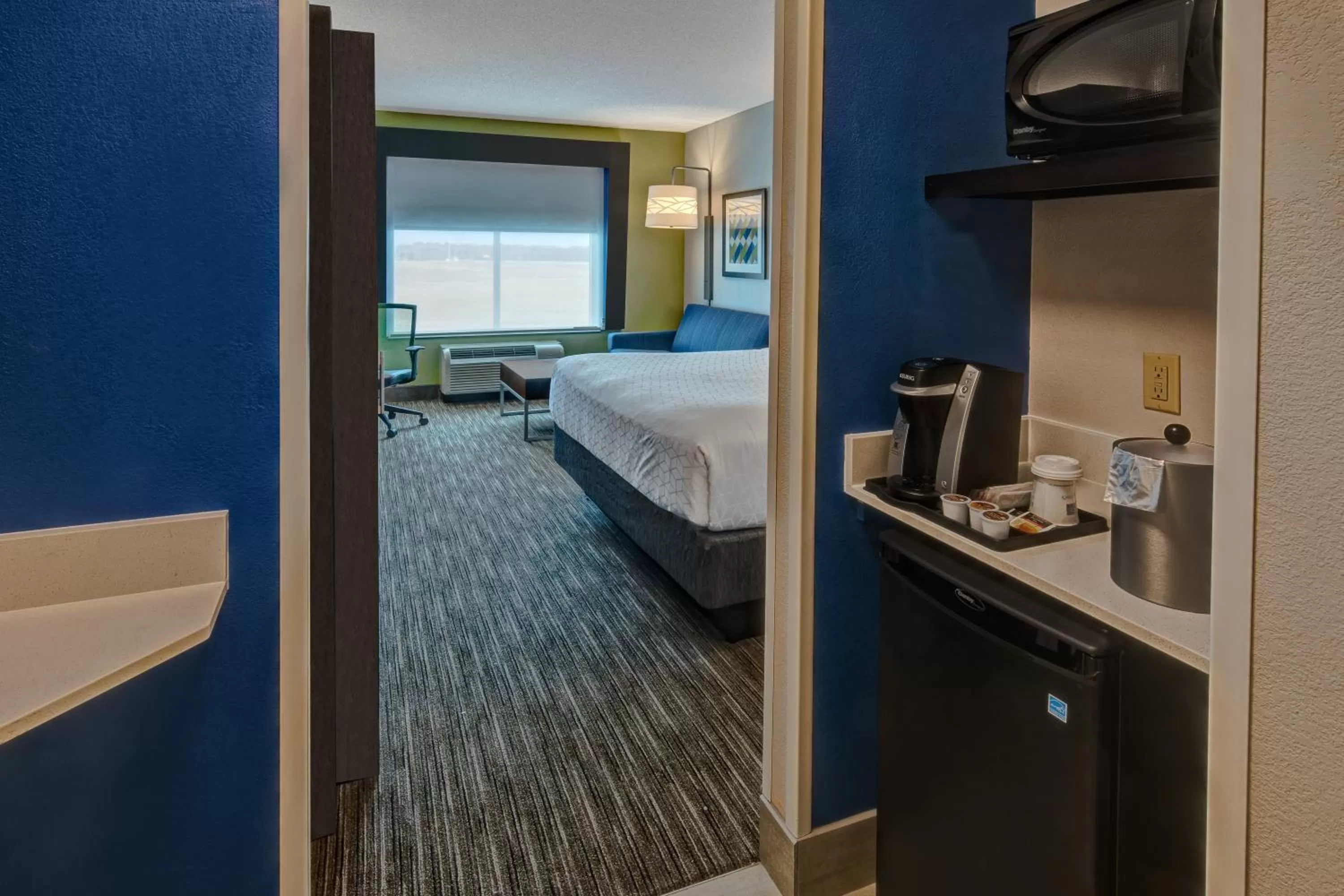 Photo of the whole room, Bed in Holiday Inn Express Hotel & Suites Jackson Northeast by IHG