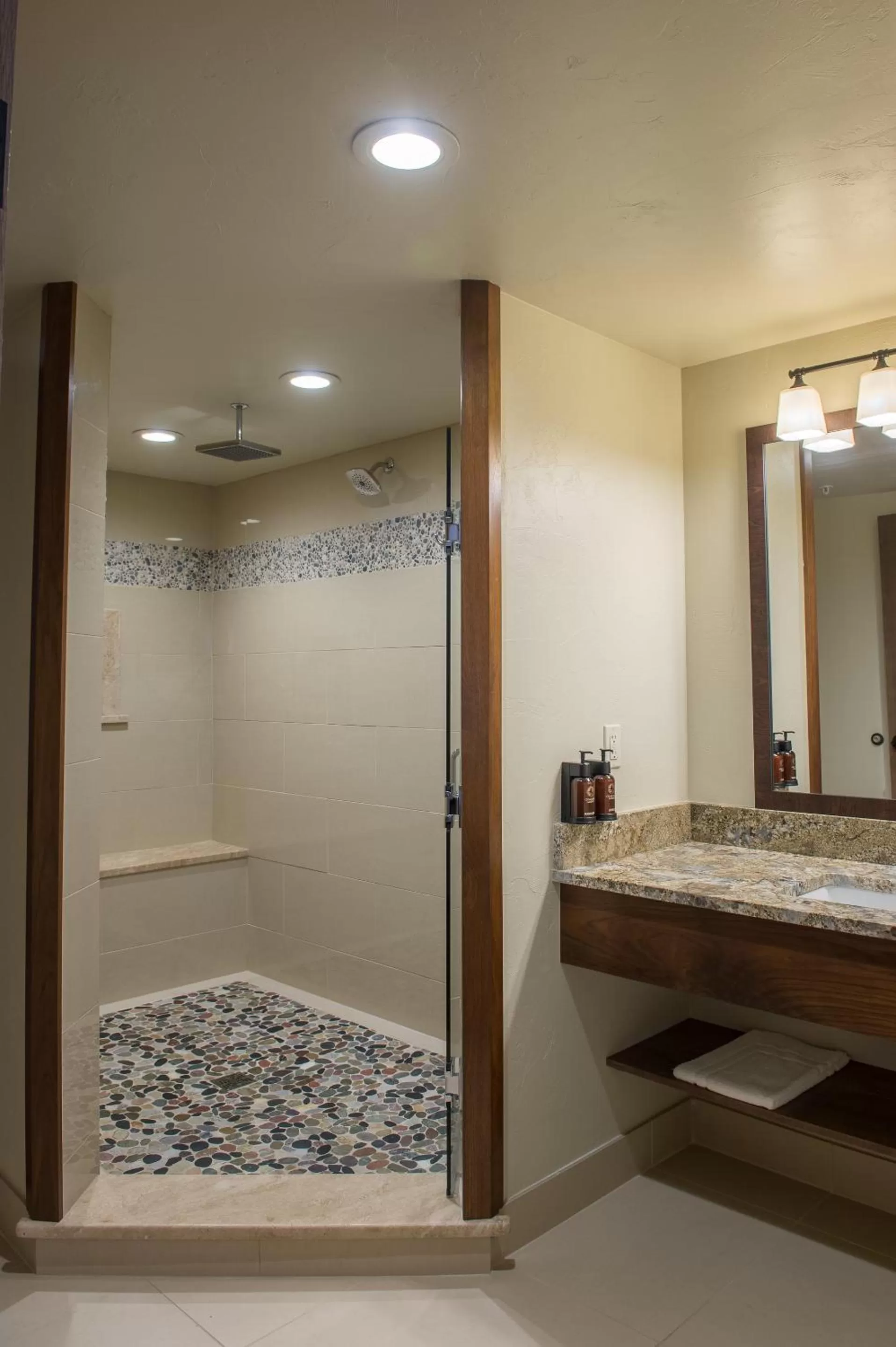Shower in Cedar Creek Lodge & Conference Center