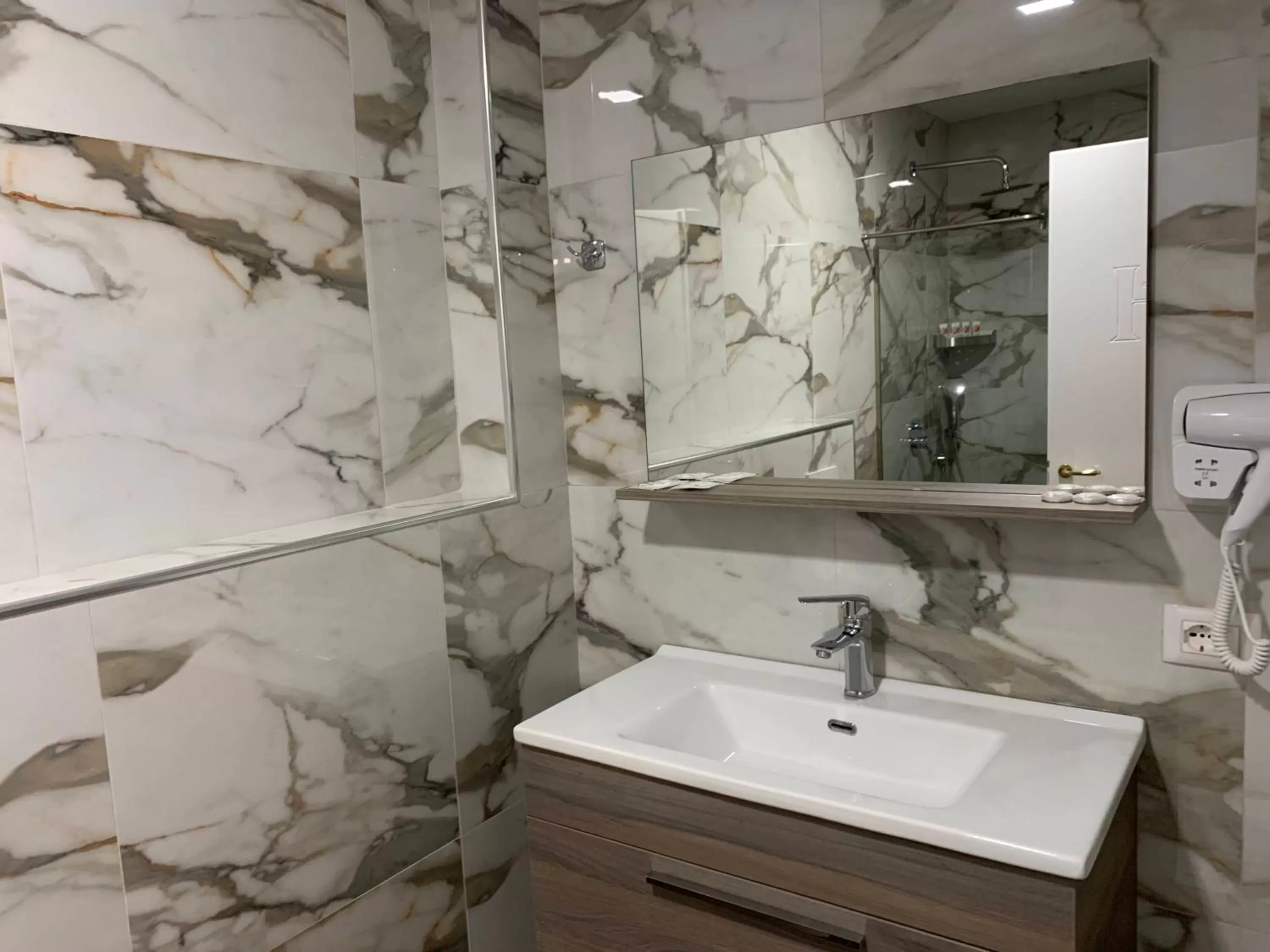 Two-Bedroom Apartment in Grand Hotel Pogradec