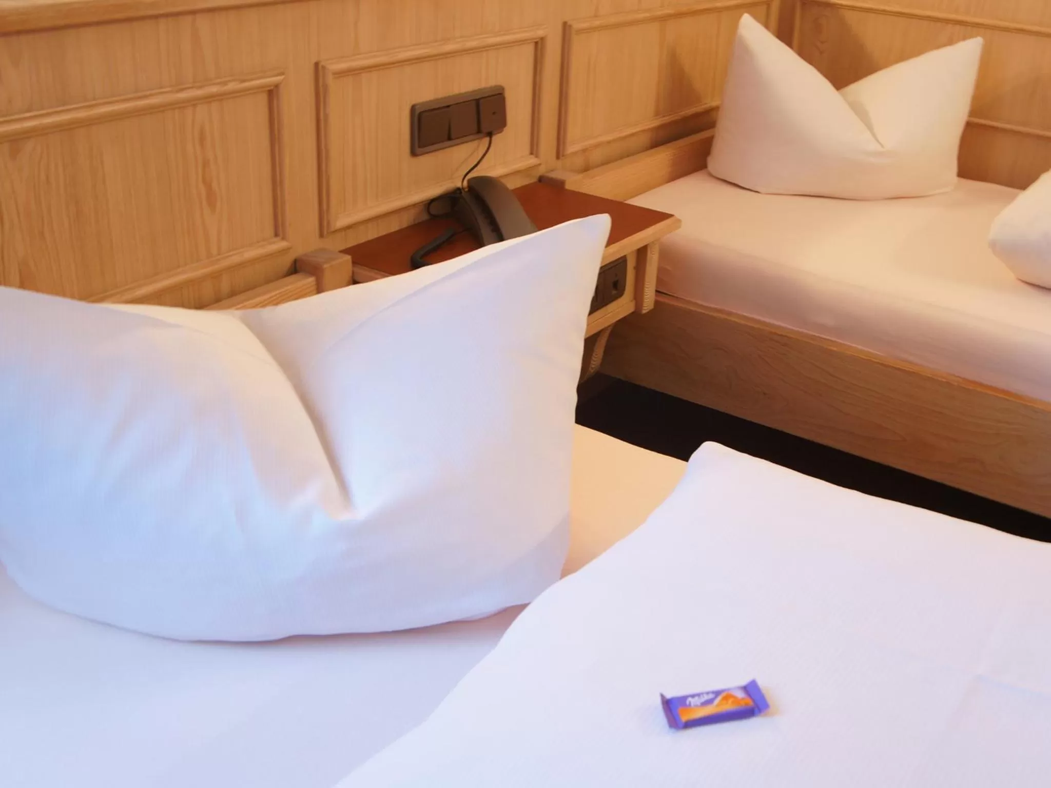 Bedroom, Bed in Hotel Grüner Baum