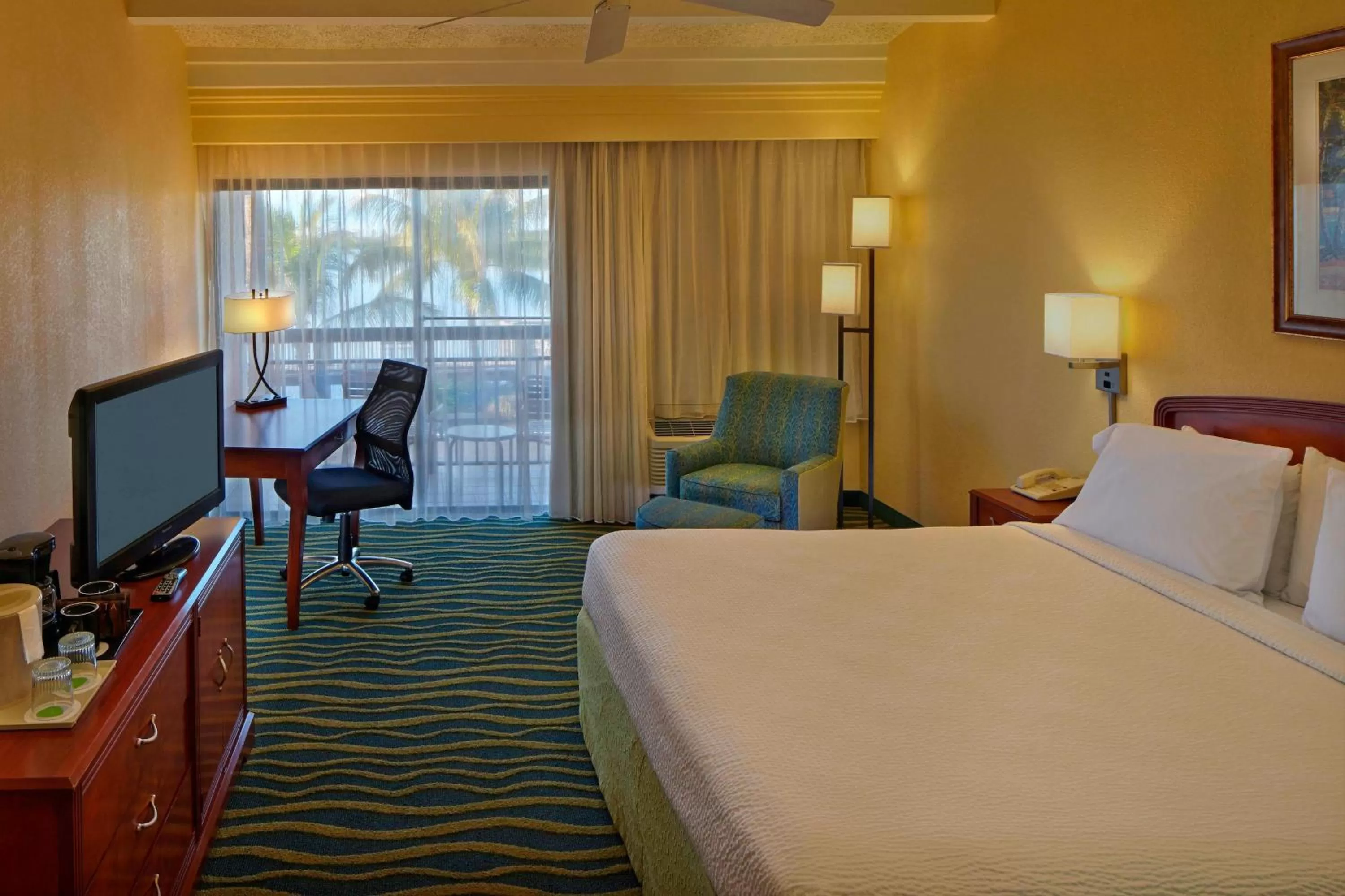 Photo of the whole room, Bed in Courtyard by Marriott Key West Waterfront
