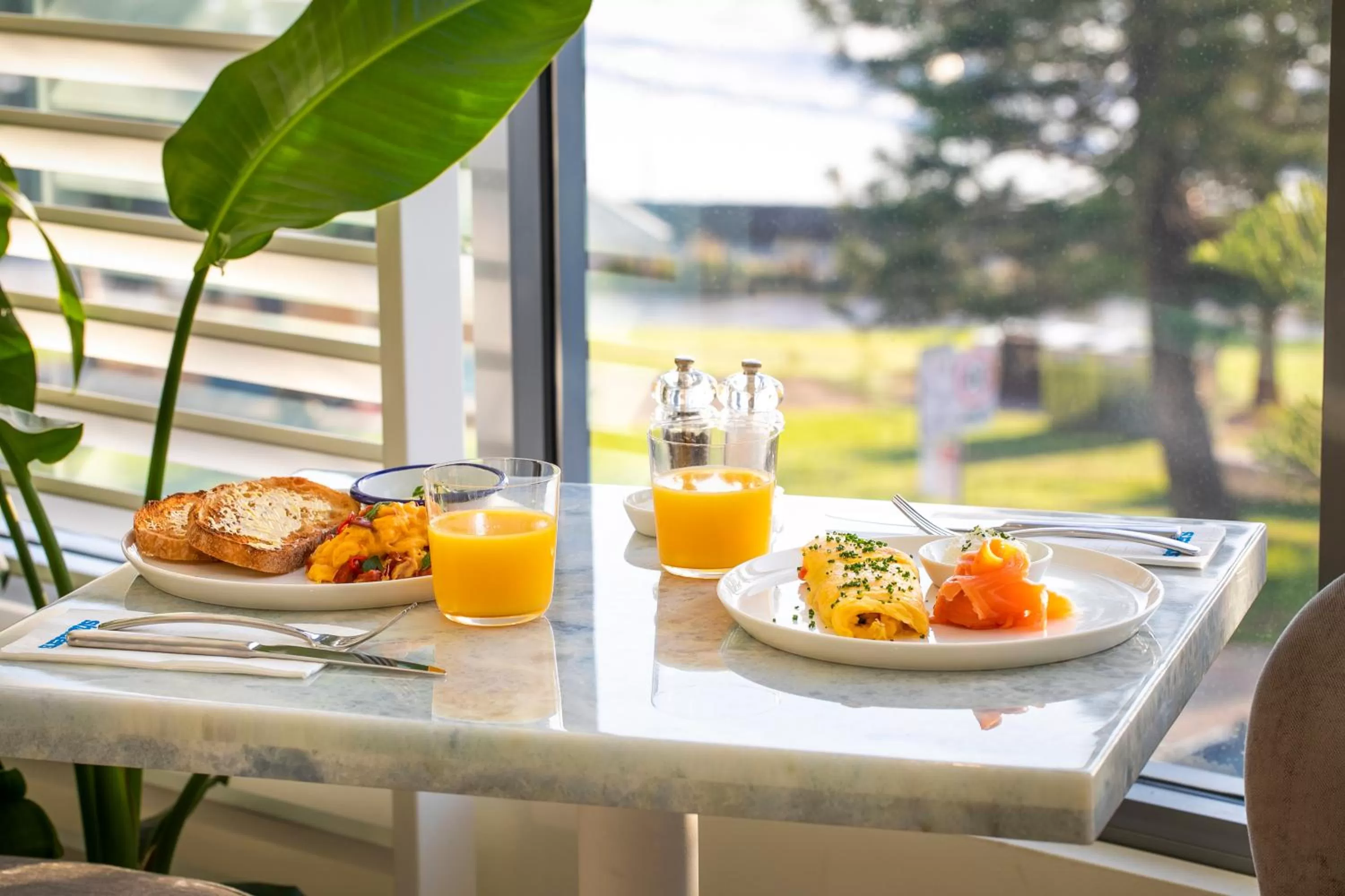 Dining area in Crowne Plaza Sydney Coogee Beach by IHG