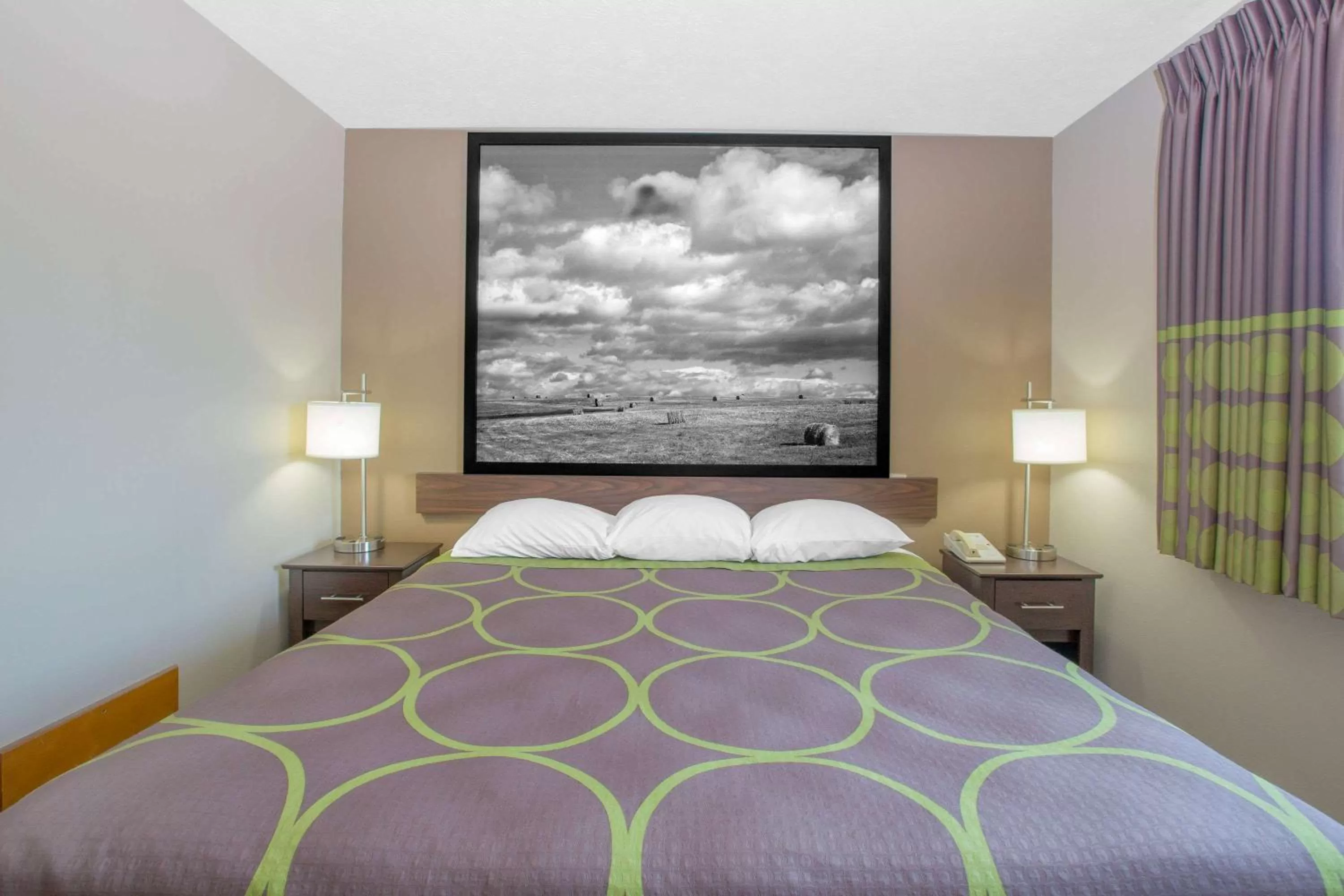 Photo of the whole room, Bed in Super 8 by Wyndham Hastings