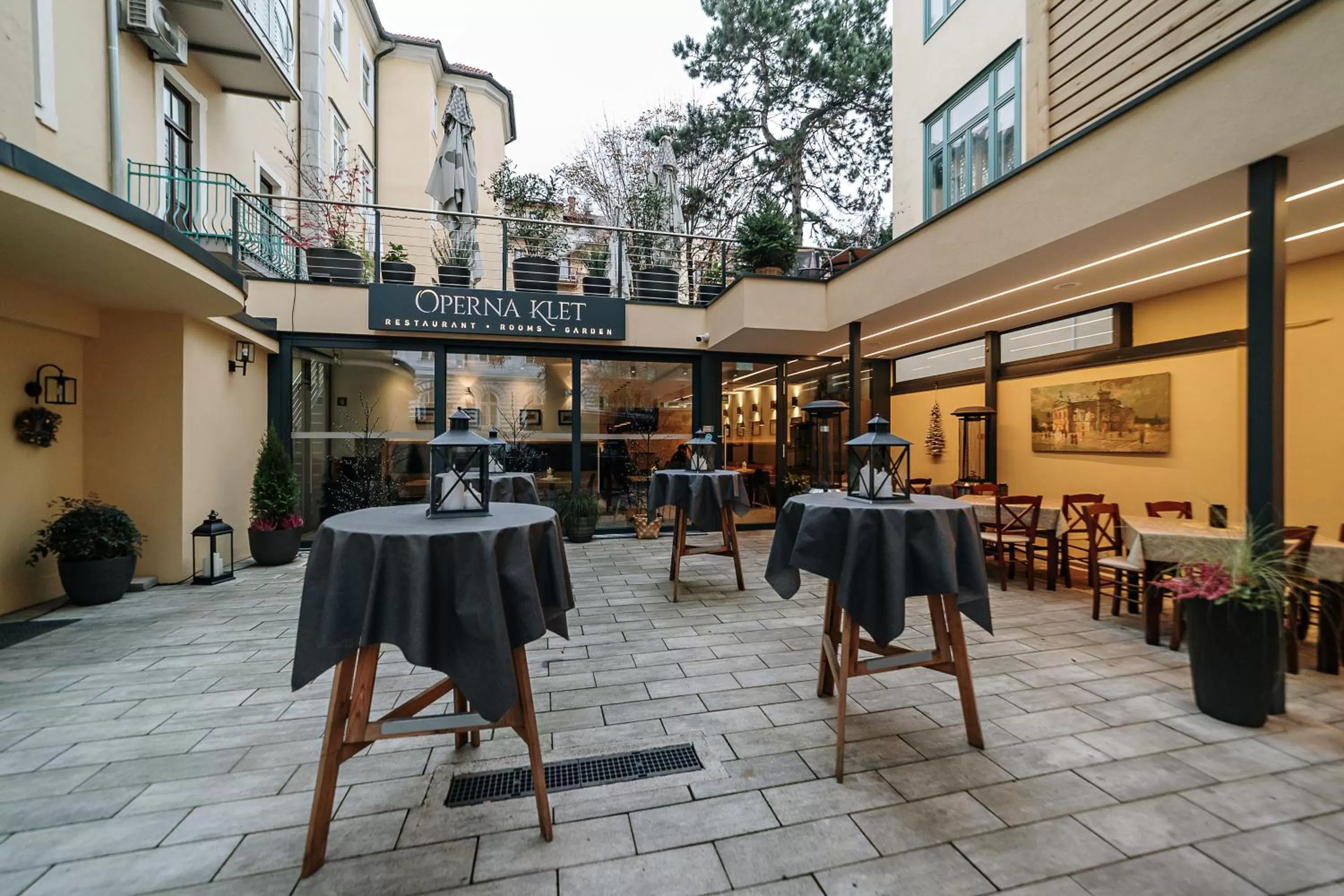 Restaurant/places to eat in Operna klet Ljubljana