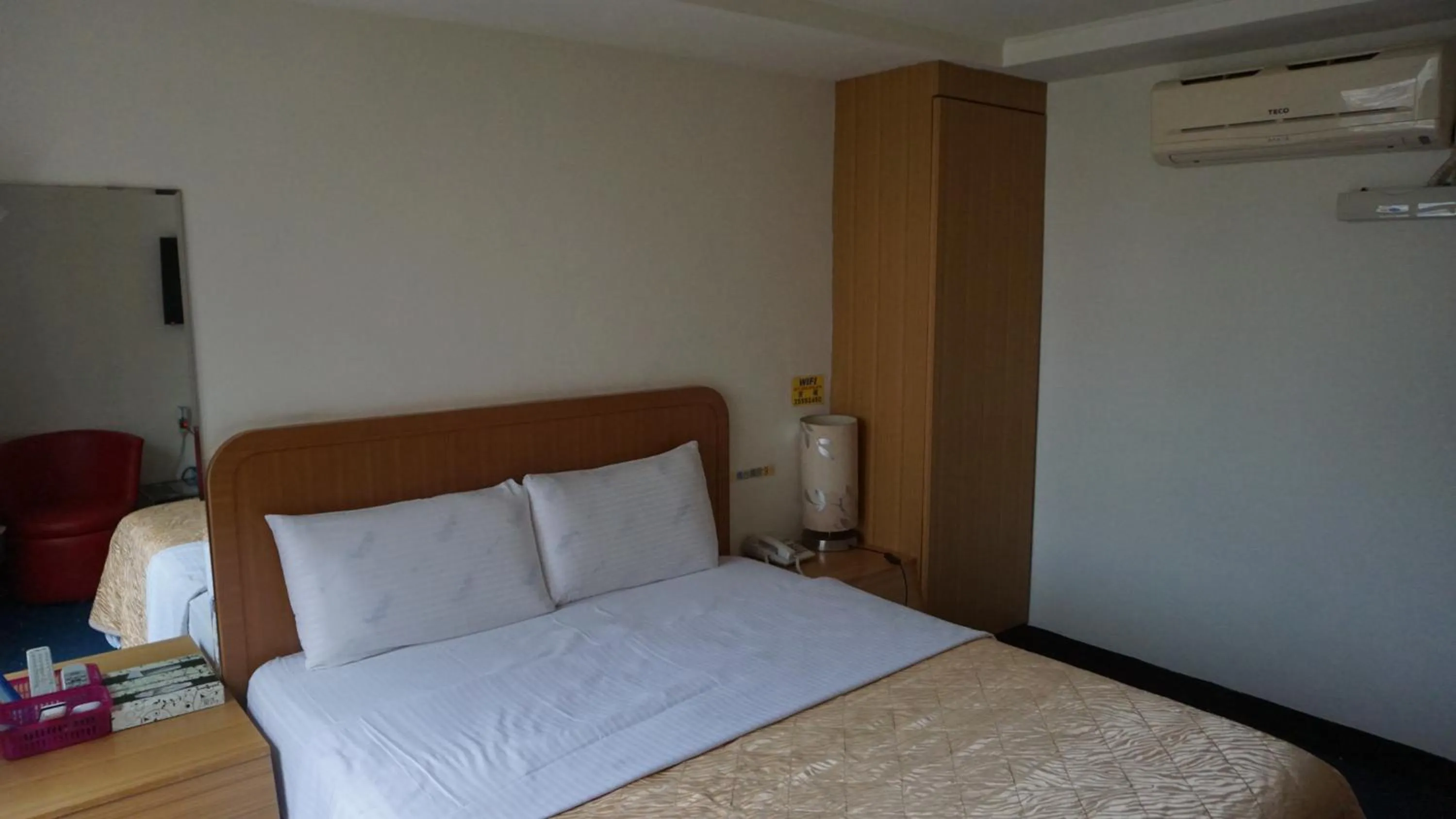 Bed in Chian Huei Business Hotel