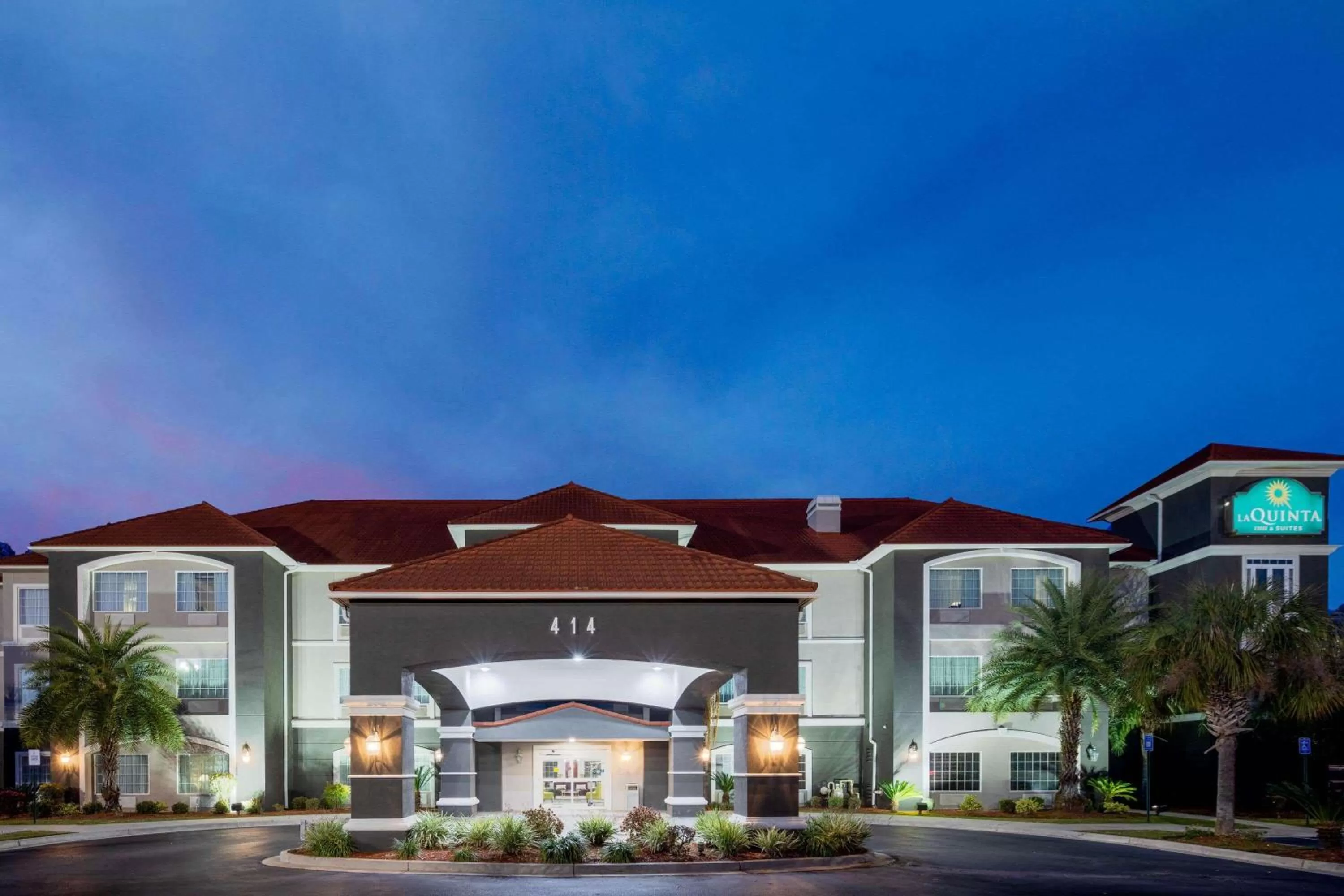 Property building in La Quinta by Wyndham Savannah Airport - Pooler