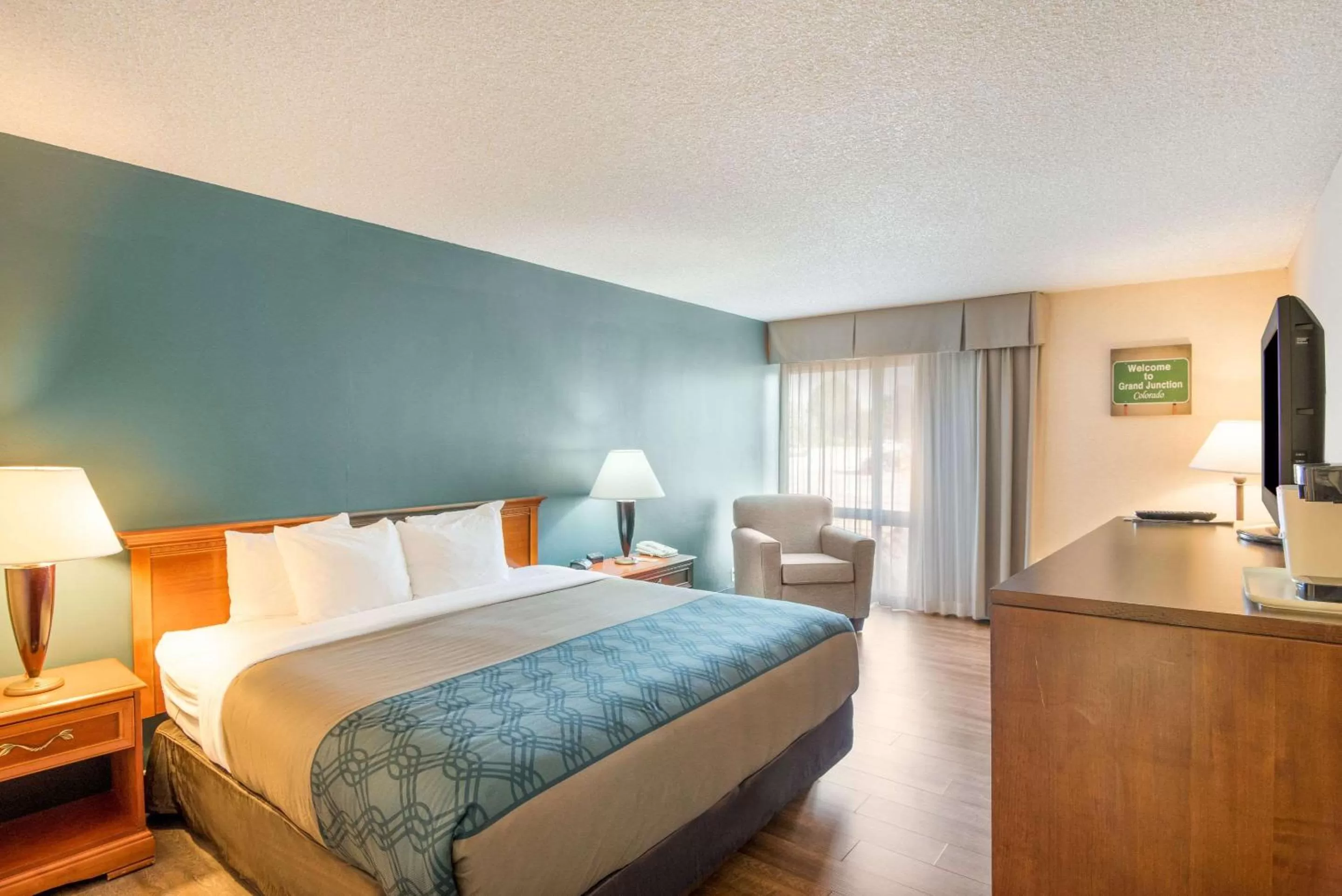 Photo of the whole room, Bed in Econo Lodge Grand Junction North