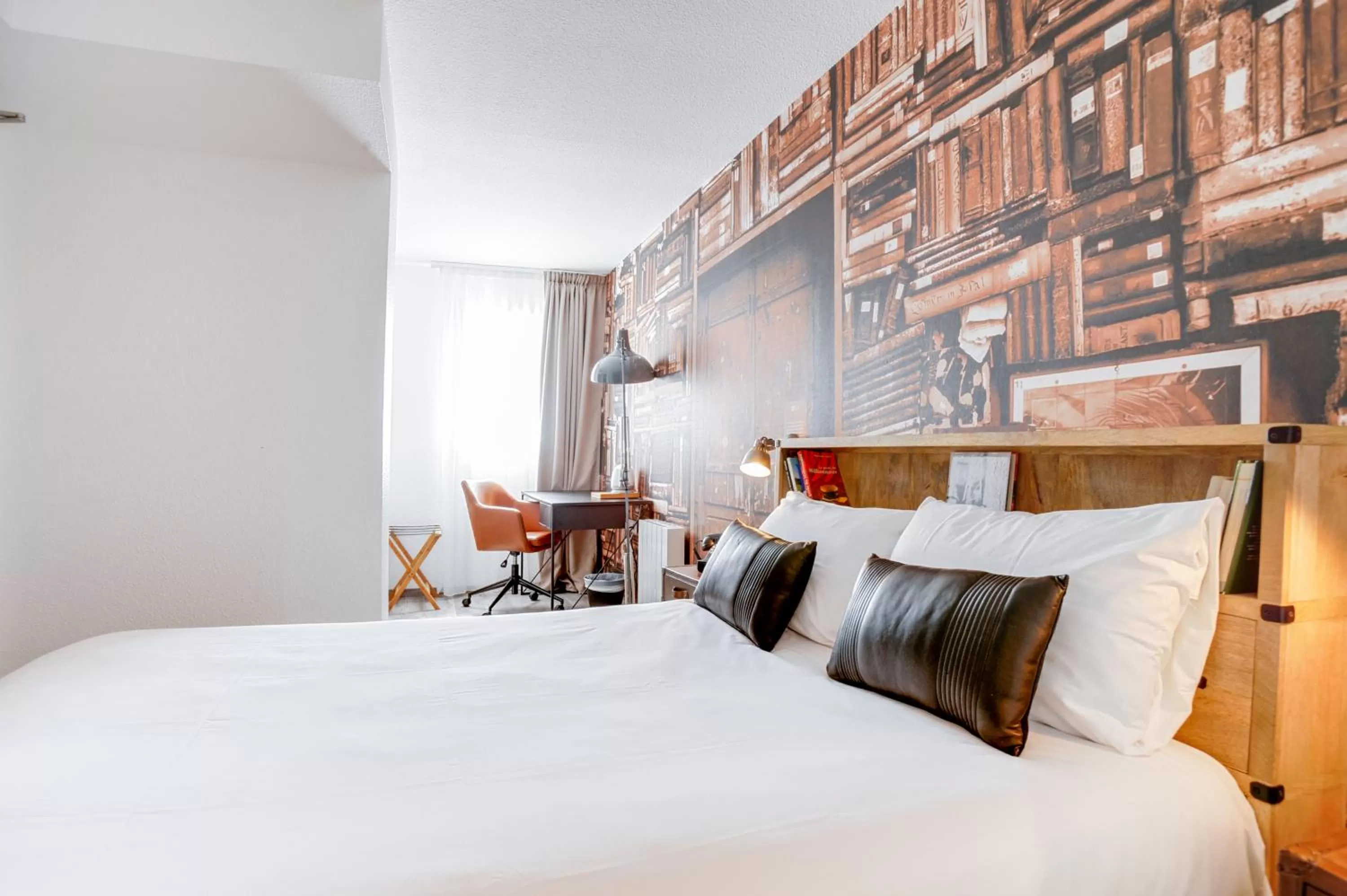 Photo of the whole room in La Maison Hôtel Mulhouse Centre