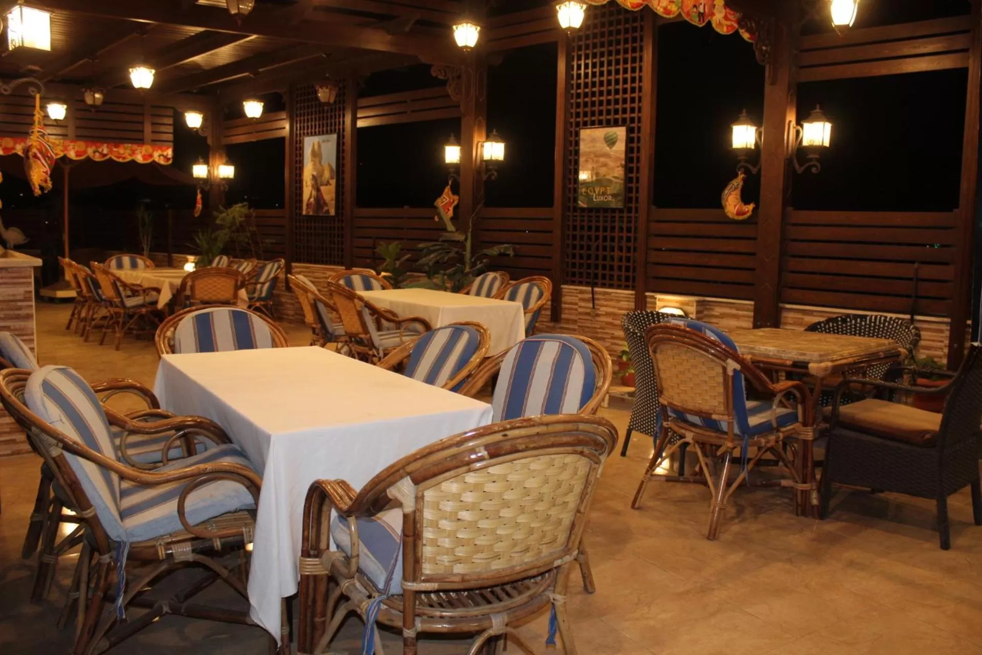 Restaurant/places to eat in Amin Hotel